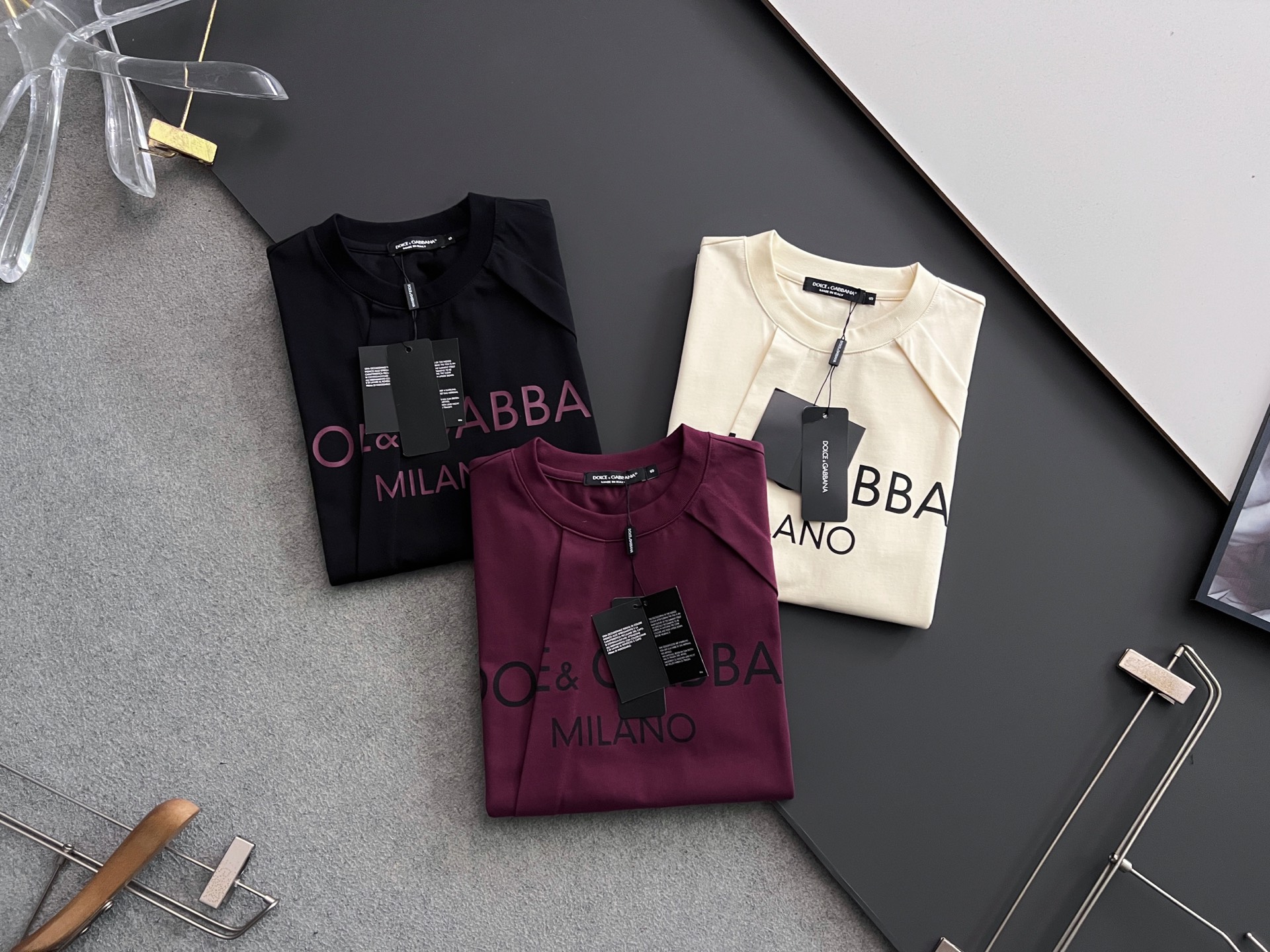 NO:121944,) 2025 exclusive · New product!  DG* hot handmade] DuPont, USA, Zorona fabric black technology) hot spot spring and summer short sleeves, simple basic wardrobe artifact, casual and versatile must-have) workmanship and line texture, three colors recommended) slim fit style [strong] S-XXL), Dolce & Gabbana, T-shirt, alexander wang19860909）2025独家·新品！DG*爆款手工】美国杜邦公司所罗纳面料黑科技）爆款现货春夏短袖,简约基础衣橱神器, 休闲百搭必备款）做工走线质感一流,三色推荐）修身版型[强]码数S- XXL）,,Dolce&Gabbana,T-shirt,alexander wang,Men's clothing