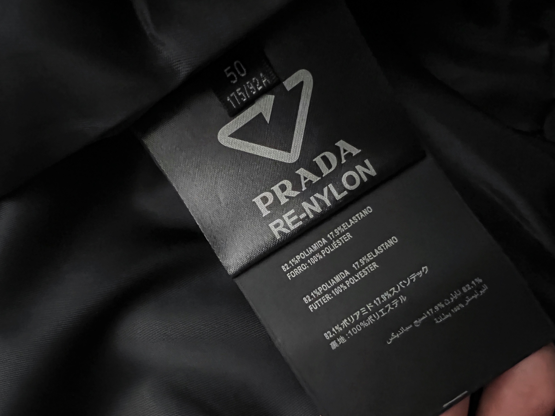 ）Prad*2025早春新款发布🦩🔥普拉达翻领夹克外套，春季爆款外套，穿上就是舒适自在又显瘦的存在，慵懒