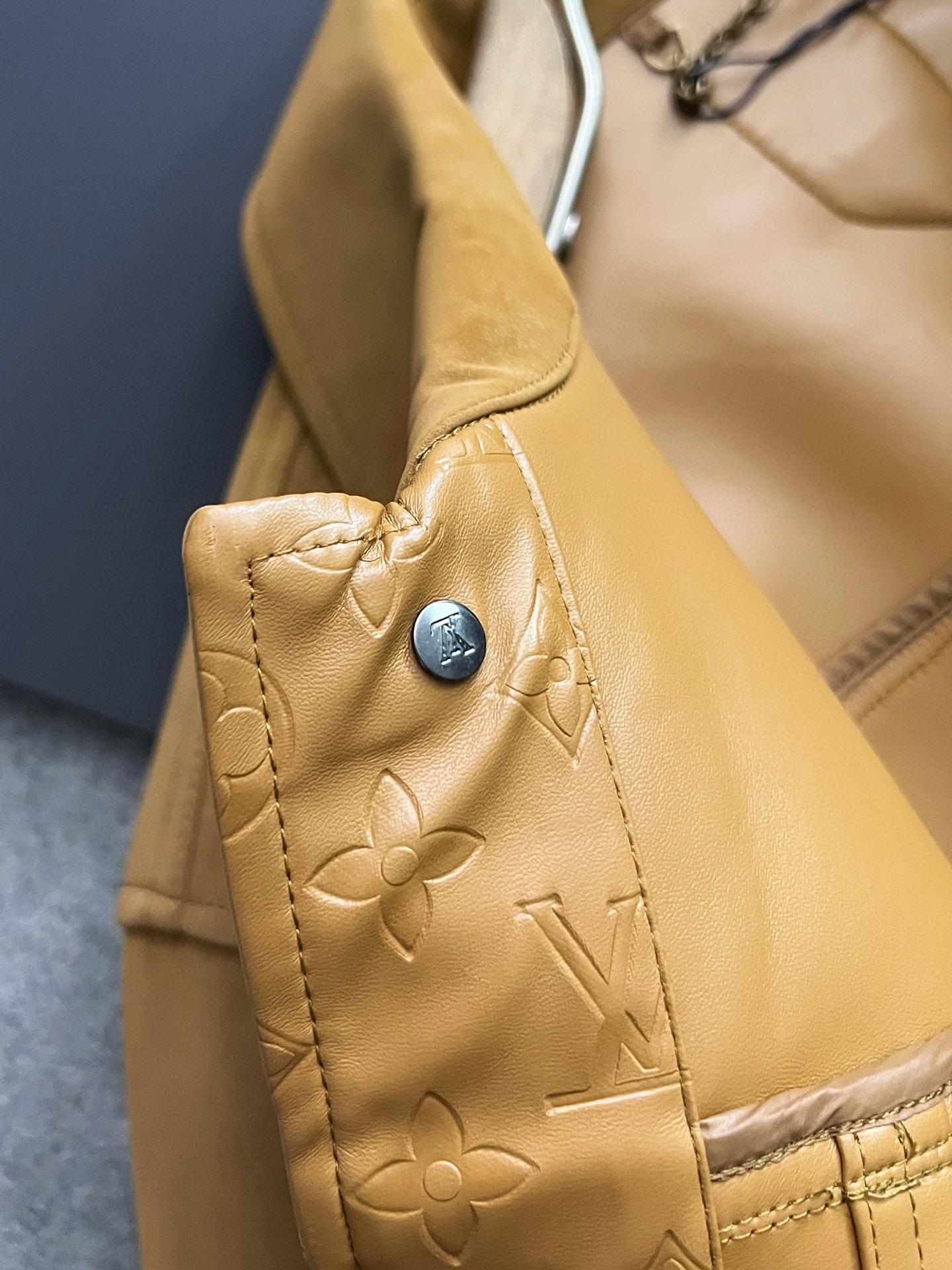 Luxury LV Male Leather Jacket with Classic Design and Superior Quality - 图片 6