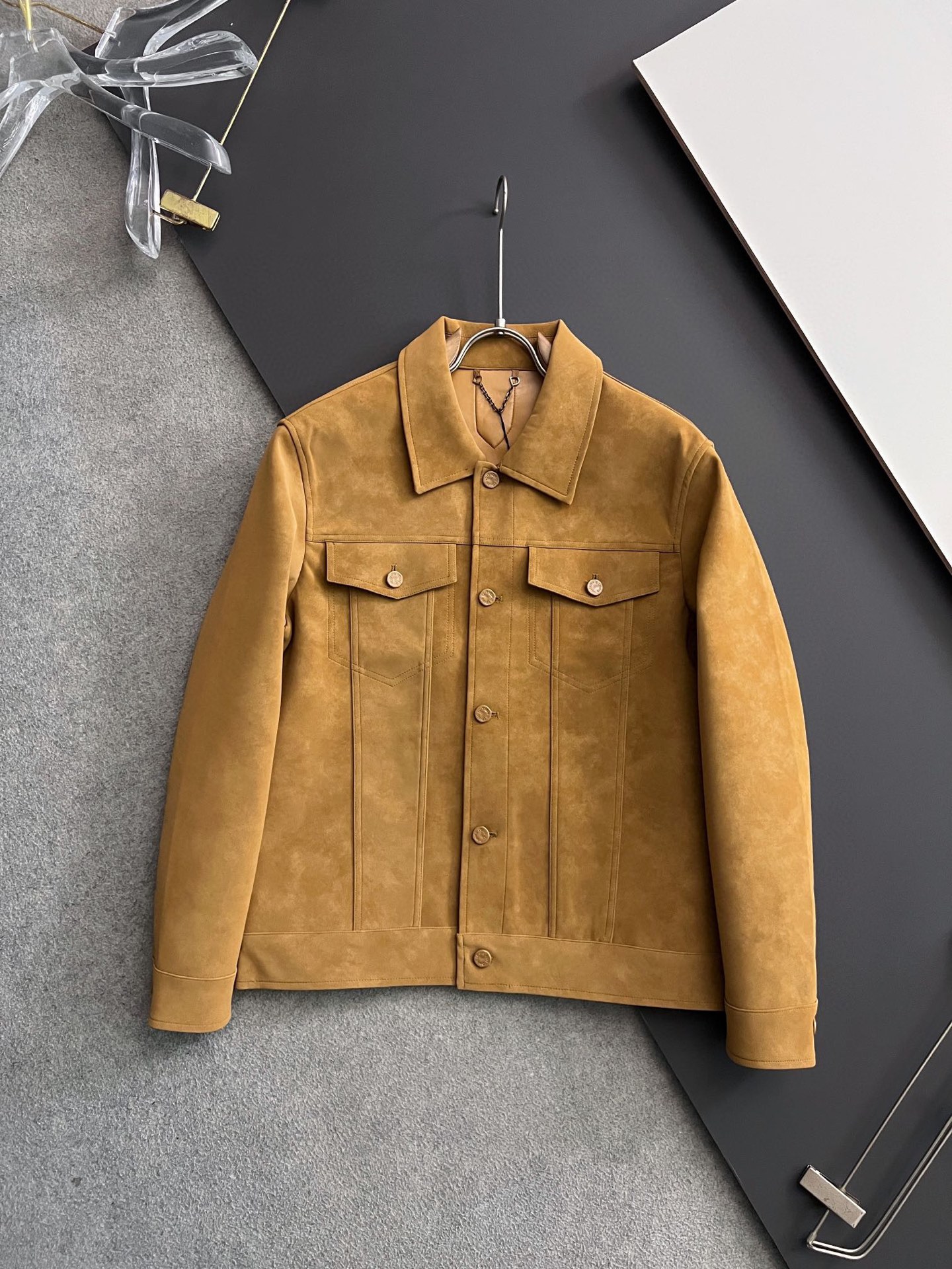 Luxury LV Male Leather Jacket with Classic Design and Superior Quality - 图片 1
