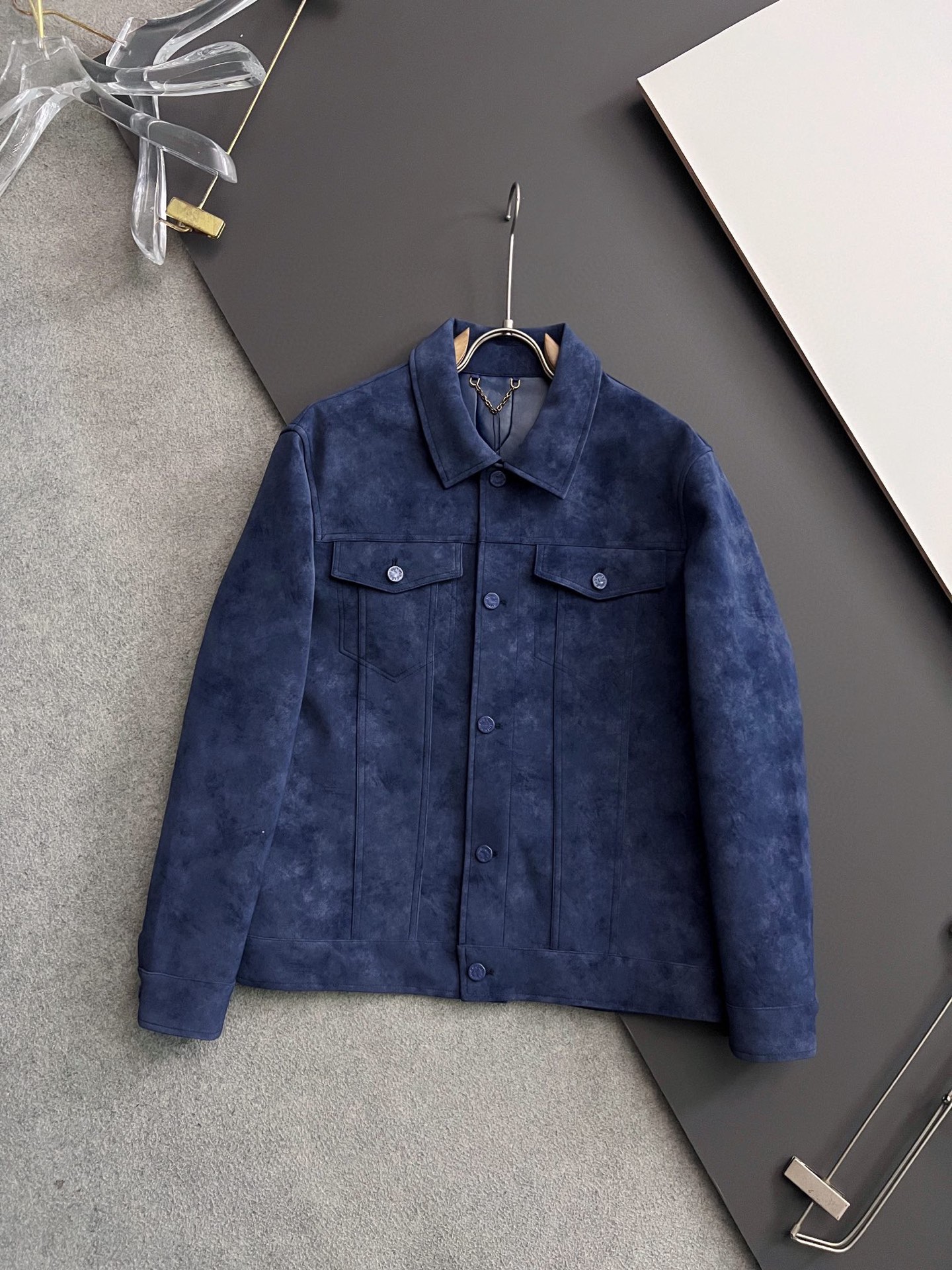 Luxury LV Male Leather Jacket with Classic Design and Superior Quality - 图片 8