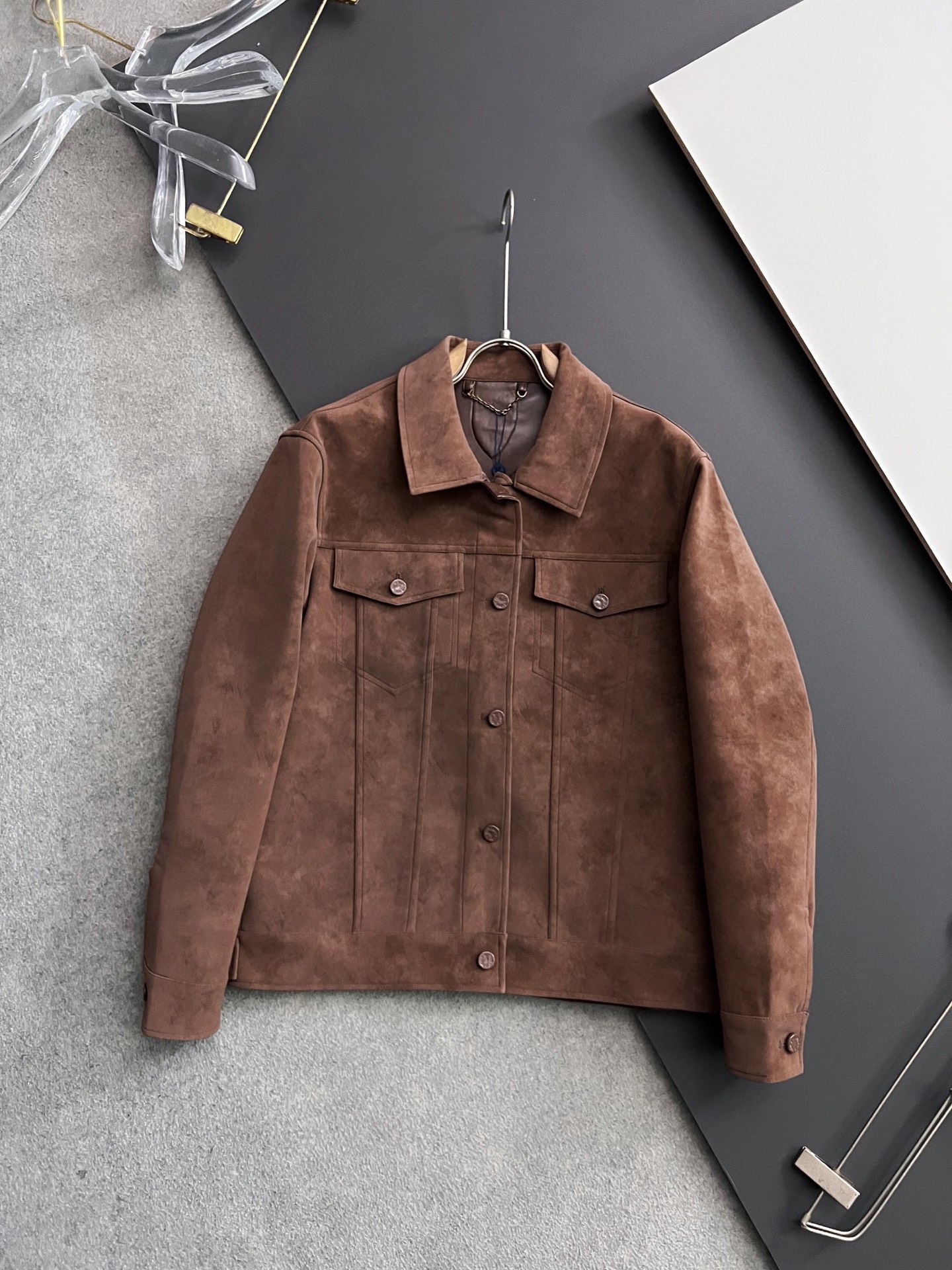Luxury LV Male Leather Jacket with Classic Design and Superior Quality - 图片 9