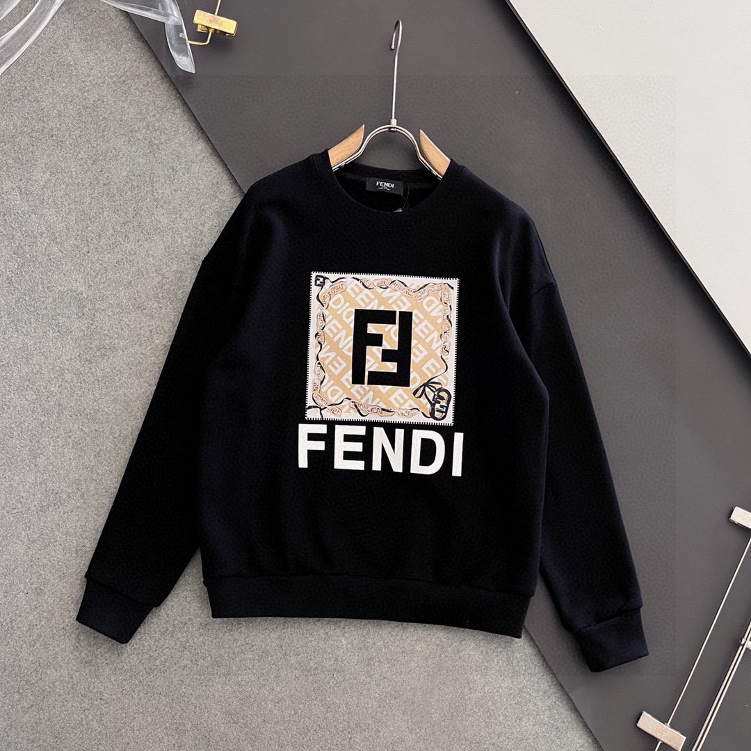 PZS）.Fend！独家 高端定制。 最新秋冬时尚，休闲圆领款卫衣，独家定制纯棉SZ克、科技面料，定制原版螺纹，档次极高，工艺精湛，上身帅到爆，尺码：M-XL