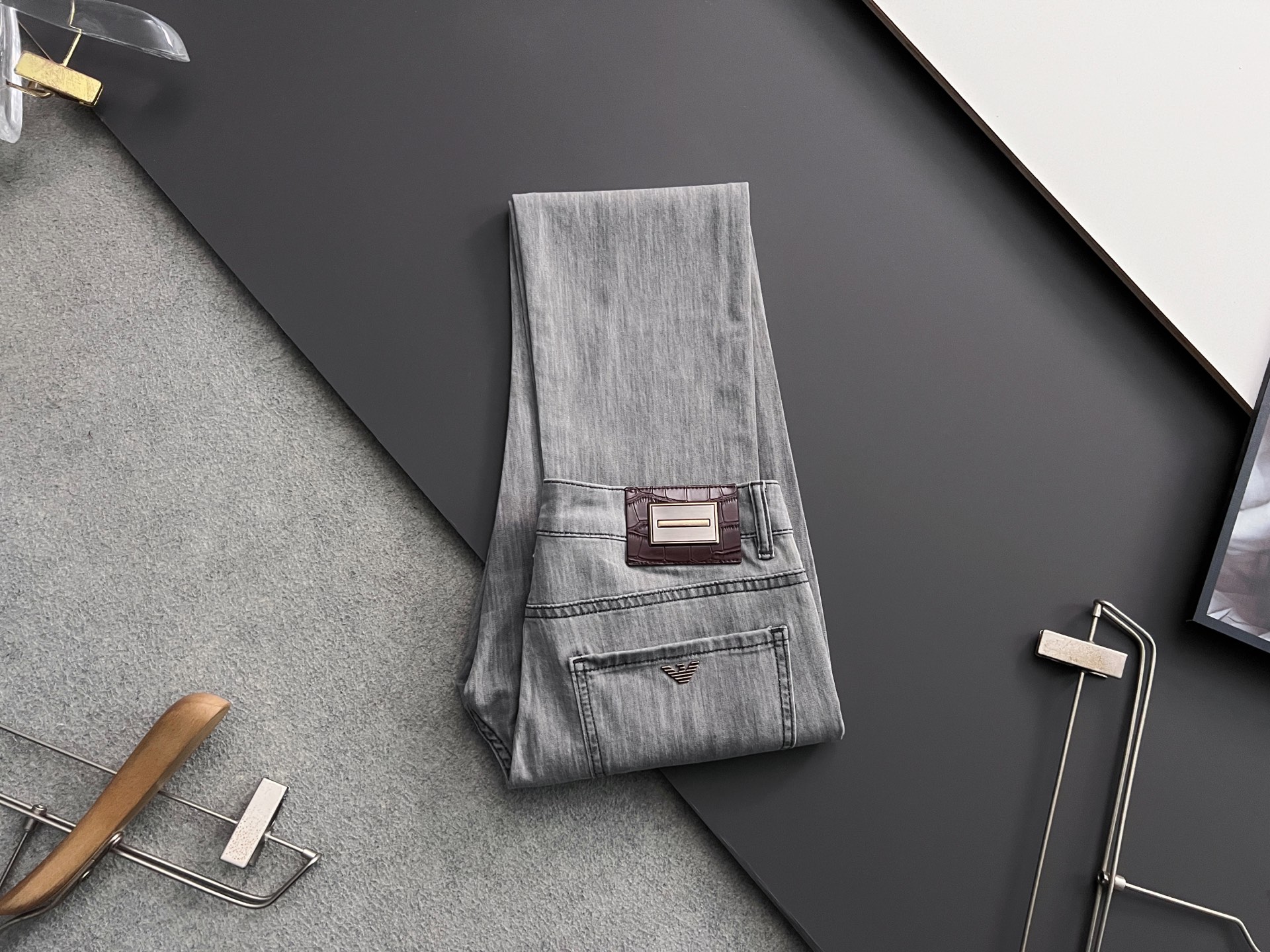 NO:131763,) Amran*2025Ss new season jeans, heavy industry water-washed casual jeans, imported original washing elastic fabric, comfortable and elastic, unique design, super positive style, comfortable and breathable, extremely high grade, counter quality, handsome upper body, yards 28-38 (35.37), , jeans, alexander wang19860909）Amran*2025Ss新季牛仔裤、重工水洗休闲牛仔裤,进口原版水洗弹力面料,舒适有弹性,独特设计,版型超正,舒适透气,档次极高,专柜品质,上身帅气十足,码数28-38（35.37）,,jeans,alexander wang,Men's clothing