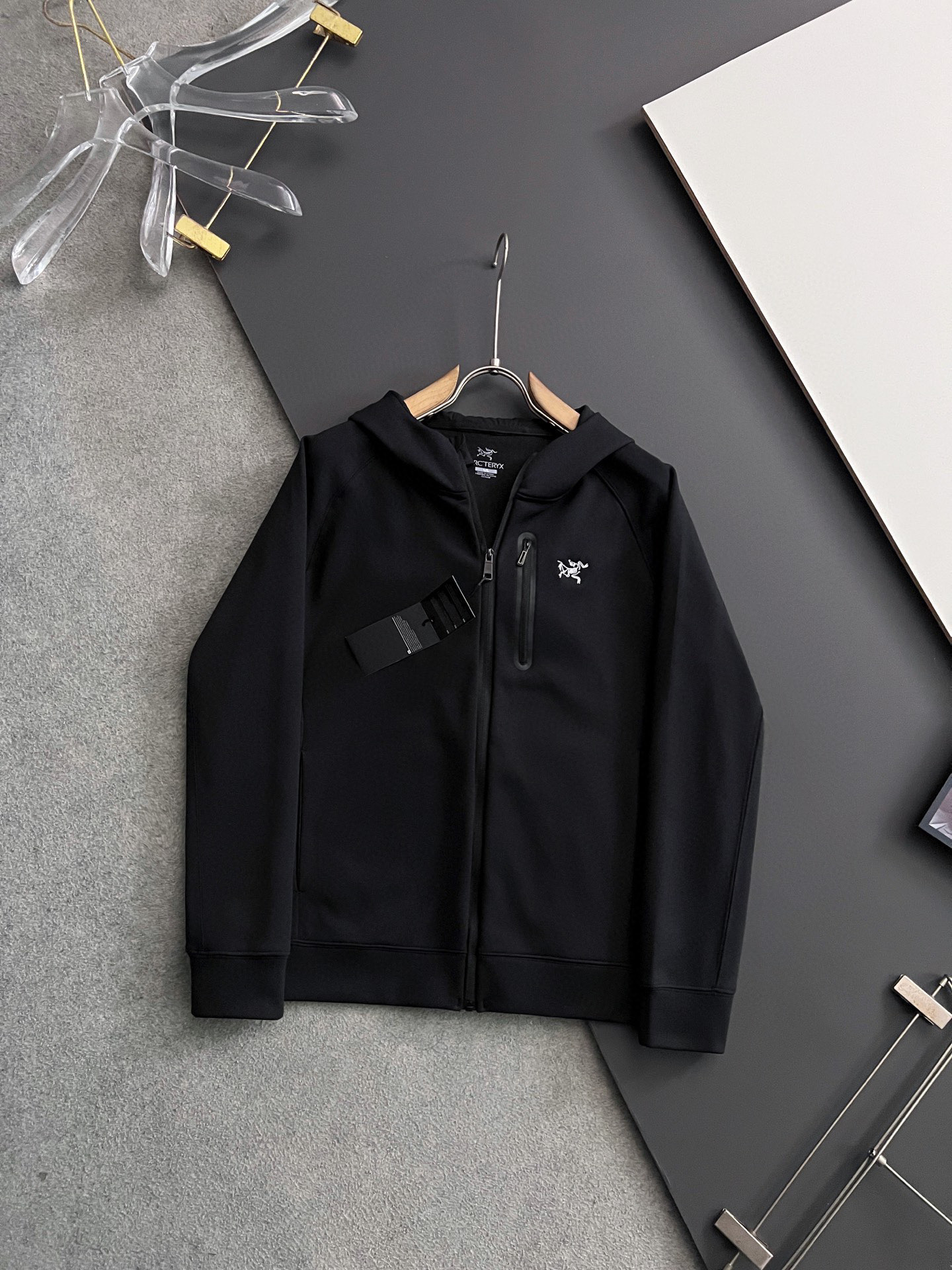 NO:134143,) The ancestor *2025Ss early spring new cotton jacket small jacket!  The texture and fabric are perfect and versatile and unscrupulous. Professional antibacterial and anti-static, far-infrared heating technology fabric, with suede inside, hooded design, smooth and smooth texture hardware, fully sealed zippered pockets have excellent breathability and thermal tone, close and comfortable, and have enough temperature locking and warmth. Anyone with the upper body is handsome and versatile. Size M-4XL,, jackets & coats, jackets & coats, hats, alexander wang19860909）始祖*2025Ss早春新款棉夹克小外套！质感与面料完美到爆基础百搭不挑人的款式,专业抗菌防静电、远红外升温科技面料,内附绒面,连帽设计质感五金顺滑流畅,全封胶拉链口袋拥有出色的透气性和热调性、贴身舒适,具有足够锁温保暖的效果,任谁上身都是帅气无敌,又百搭通勤.尺码M-4XL,,jackets & coats,jackets & coats,hats,alexander wang,Men's clothing