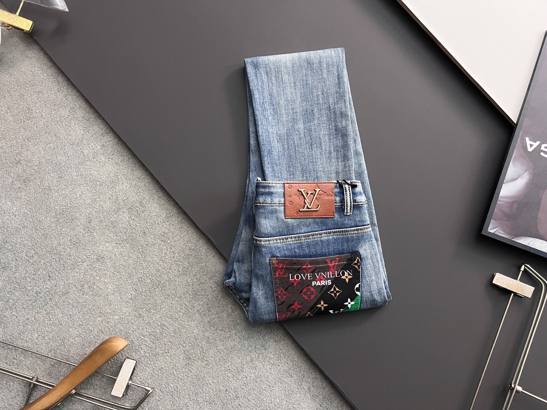 NO:134153,) 1V*2025Ss summer thin material soft cow, heavy industry water-washed casual jeans, imported original washing elastic fabric, comfortable and elastic, unique design, super positive style, comfortable and breathable, extremely high grade, counter quality, handsome upper body, yards 29-38 (35.37), ,jeans,alexander wang19860909）1V*2025Ss夏季薄料软牛、重工水洗休闲牛仔裤,进口原版水洗弹力面料,舒适有弹性,独特设计,版型超正,舒适透气,档次极高,专柜品质,上身帅气十足,码数29-38（35.37）,,jeans,alexander wang,Men's clothing