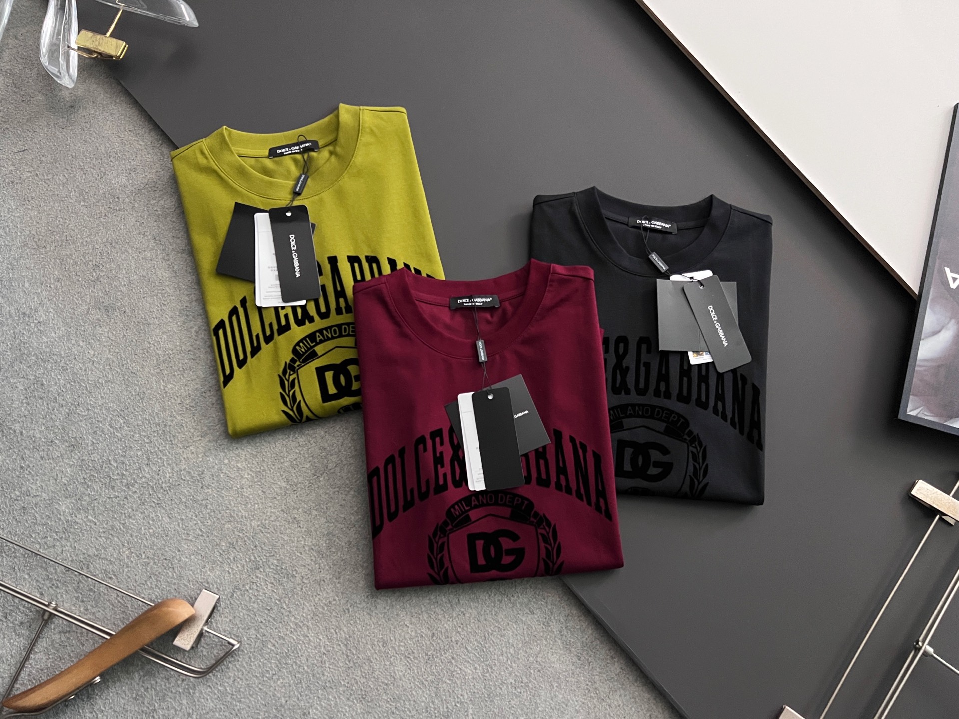 NO:137263,) 2025 exclusive · New product!  DG* hot product] DuPont, USA, Zorona fabric black technology) hot product spot spring and summer short sleeves, simple basic wardrobe artifact, casual and versatile must-have) workmanship and line texture, two colors recommended) slim fit style [strong] S-XXL), Dolce & Gabbana, T-shirt, alexander wang19860909）2025独家·新品！DG*爆款】美国杜邦公司所罗纳面料黑科技）爆款现货春夏短袖,简约基础衣橱神器, 休闲百搭必备款）做工走线质感一流,两色推荐）修身版型[强]码数S- XXL）,,Dolce&Gabbana,T-shirt,alexander wang,Men's clothing