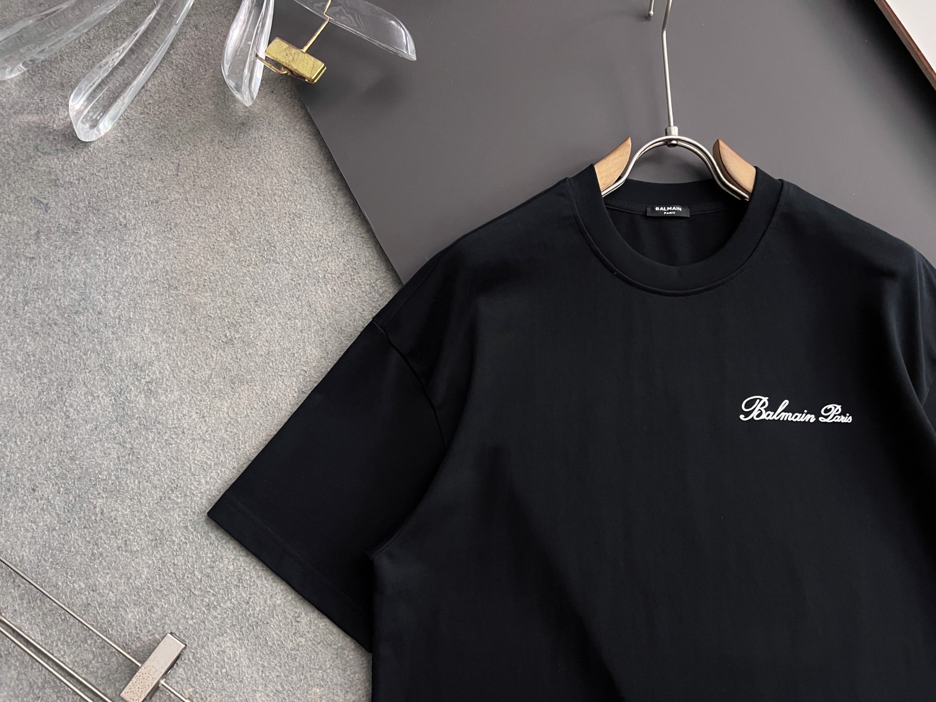 “Balman 2025 Spring & Summer T-shirts: Fashion Show with Logo Embroidery” - 图片 5