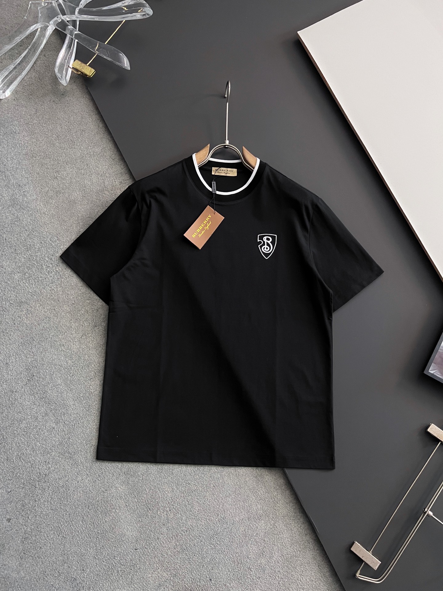 NO:141885,) 2025 exclusive · New product!  Bur* hot product] DuPont, USA, Zorona fabric black technology) hot product spot spring and summer short sleeves, simple basic wardrobe artifact, casual and versatile must-have) workmanship and line texture, two colors recommended) slim fit style [strong] code M-3XL), burberry, T-shirt, alexander wang19860909）2025独家·新品！Bur*爆款】美国杜邦公司所罗纳面料黑科技）爆款现货春夏短袖,简约基础衣橱神器, 休闲百搭必备款）做工走线质感一流,两色推荐）修身版型[强]码数M-3XL）,,burberry,T-shirt,alexander wang,Men's clothing