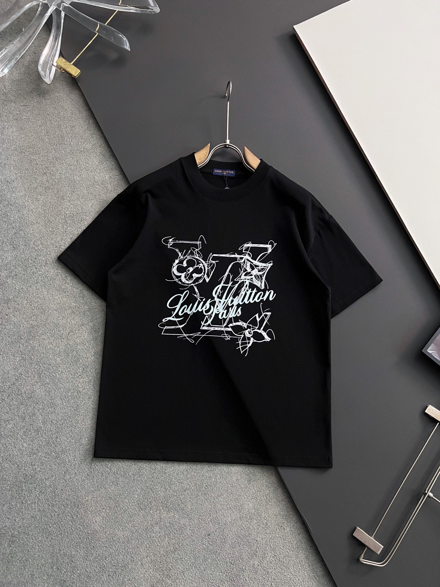 NO:146174,) 1V*, 2025Ss hot model 310g pure cotton double yarn hot model spot four-season series short-sleeved series, simple basic wardrobe artifact, casual and versatile must-have) workmanship and wiring texture first-class, two colors recommended, white, black,) Exclusive version test, no solution for everyone to wear [Strong] code number M-3XL),, T-shirt, alexander wang19860909）1V*、2025Ss爆款310g纯棉双纱爆款现货四季系列短袖,简约基础衣橱神器, 休闲百搭必备款）做工走线质感一流,两色推荐白色、黑色、）独家版型测试上身无解谁穿都合适[强]码数Ｍ-3XL）,,T-shirt,alexander wang,Men's clothing