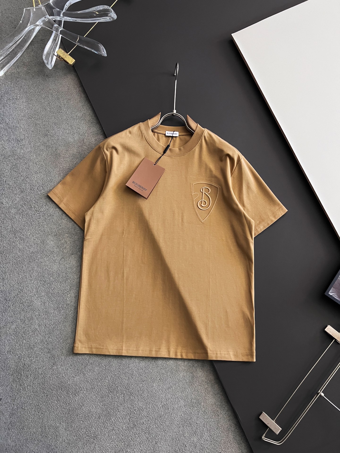 NO:162090,) Bur*2025 exclusive · New product!  Hot handmade] DuPont, the United States, Sorona Fabric Black Technology) Hot stock spring and summer short-sleeved, simple basic wardrobe artifact, casual and versatile must-have) workmanship and line texture, two colors recommended) micro loose version [Strong] S-XXL),,burberry,T-shirt,alexander wang19860909）Bur*2025独家·新品！爆款手工】美国杜邦公司所罗纳面料黑科技）爆款现货春夏短袖,简约基础衣橱神器, 休闲百搭必备款）做工走线质感一流,两色推荐）微宽松版型[强]码数S- XXL）,,burberry,T-shirt,alexander wang,Men's clothing