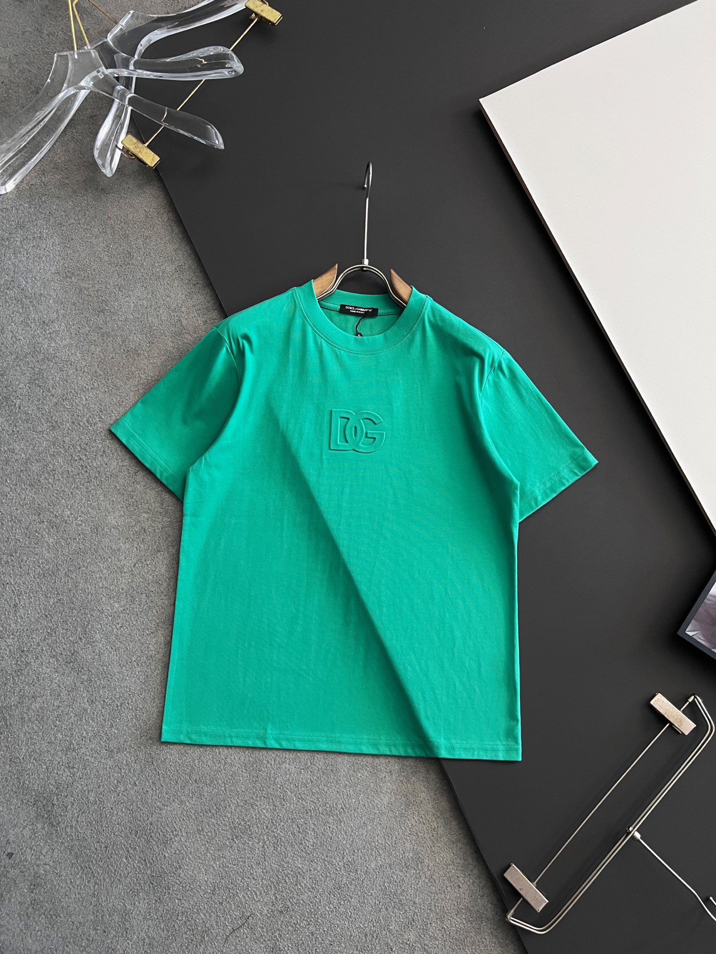 NO:162065,)DG*2025 exclusive ·New product!  Hot handmade] DuPont, USA, Sorona Fabric Black Technology) Hot stock spring and summer short-sleeved, simple basic wardrobe artifact, casual and versatile must-have) workmanship and line texture, two colors recommended) micro loose version [Strong] S-XXL), Dolce & Gabbana, T-shirt, alexander wang19860909）DG*2025独家·新品！爆款手工】美国杜邦公司所罗纳面料黑科技）爆款现货春夏短袖,简约基础衣橱神器, 休闲百搭必备款）做工走线质感一流,两色推荐）微宽松版型[强]码数S- XXL）,,Dolce&Gabbana,T-shirt,alexander wang,Men's clothing