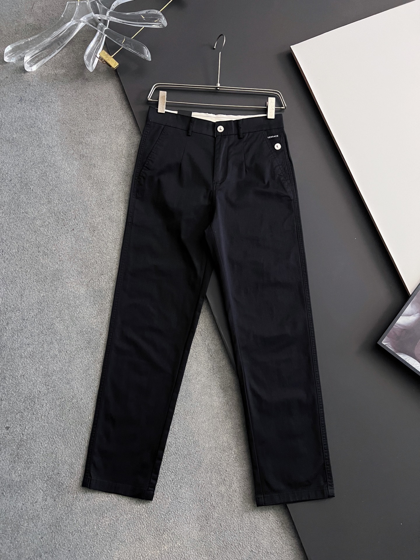 Versac* Cotton-Reformer Shorts: High-End Quality Tailored for Work and Leisure - 图片 1