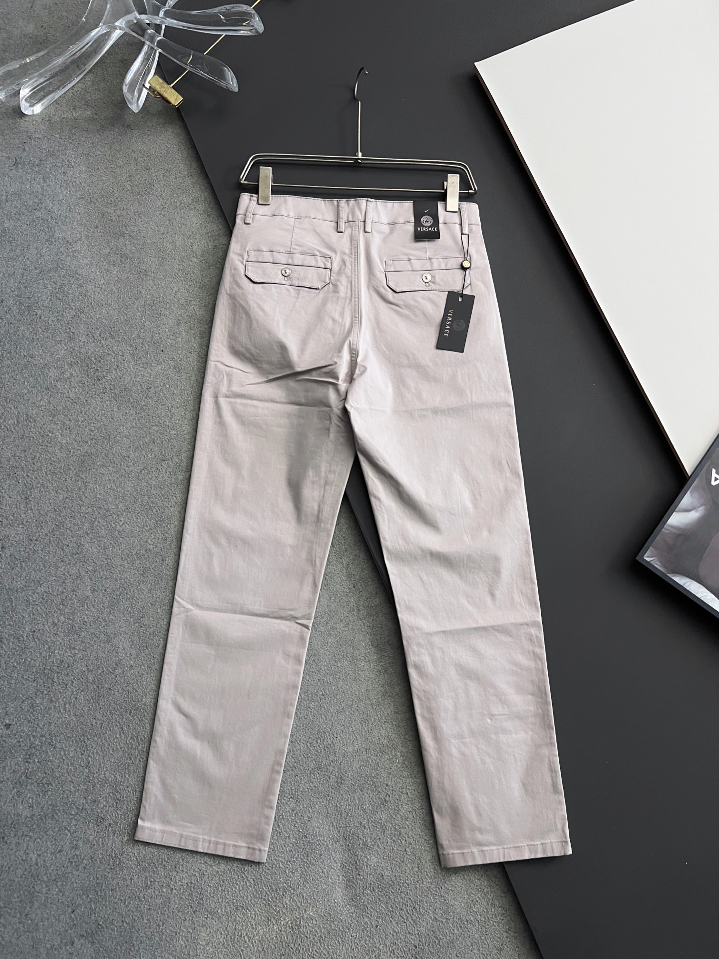 Luxurious and Stylish Cotton-Reformer Shorts by Versac: High-End Quality and Comfort. - 图片 9