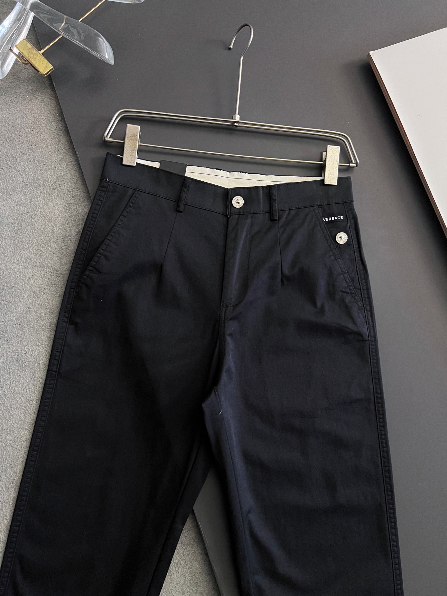 Versac* Cotton-Reformer Shorts: High-End Quality Tailored for Work and Leisure - 图片 3