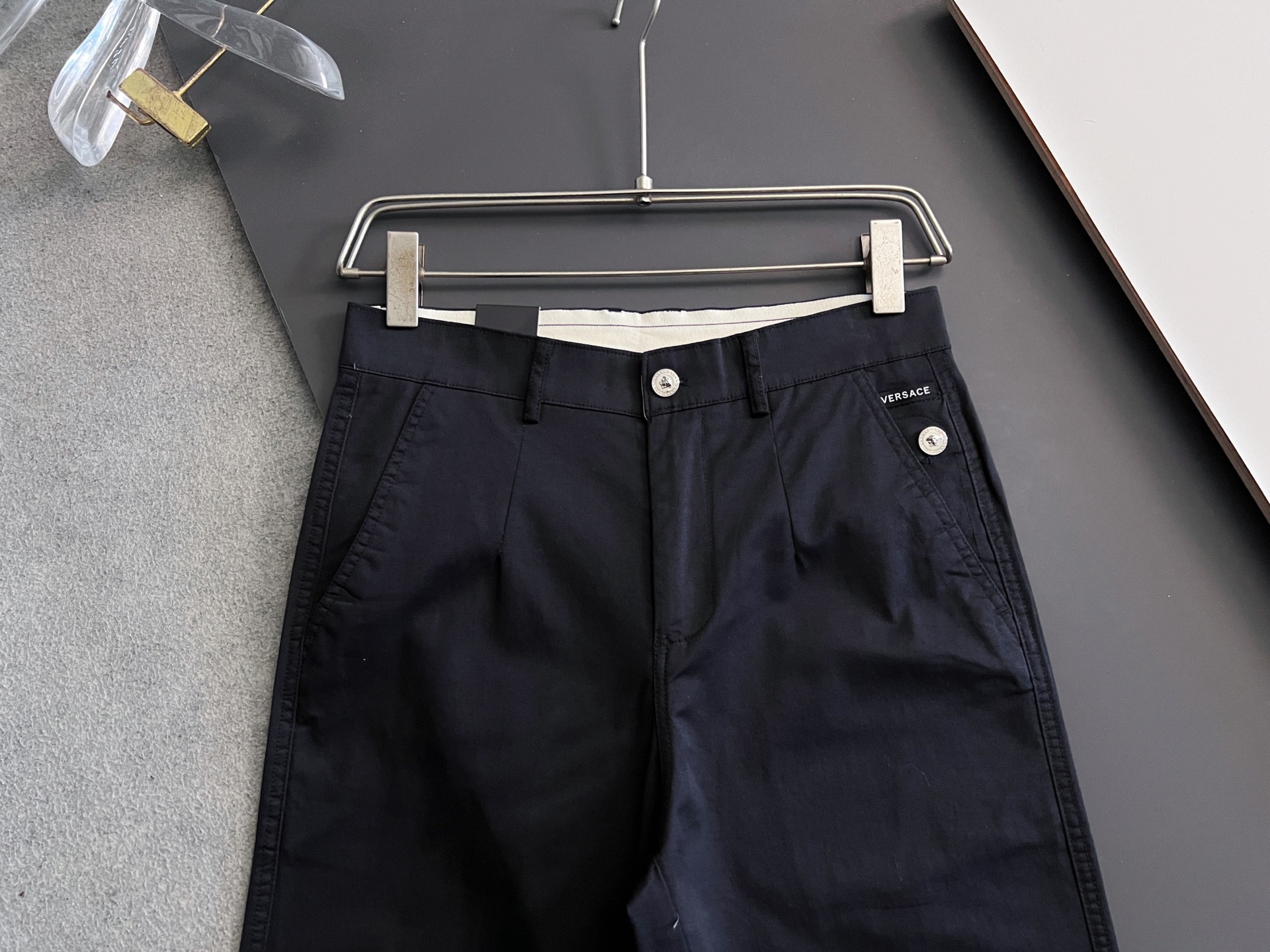 Versac* Cotton-Reformer Shorts: High-End Quality Tailored for Work and Leisure - 图片 2