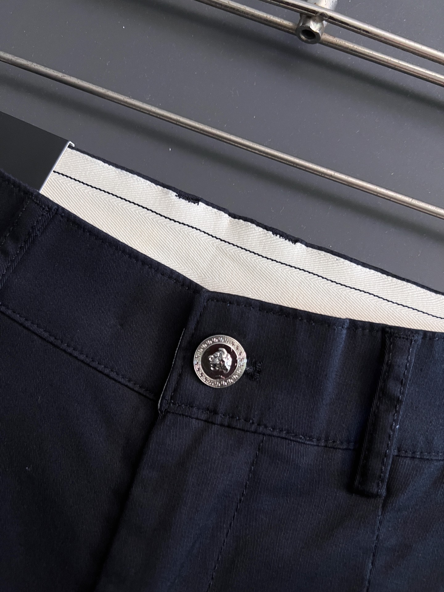 Versac* Cotton-Reformer Shorts: High-End Quality Tailored for Work and Leisure - 图片 5