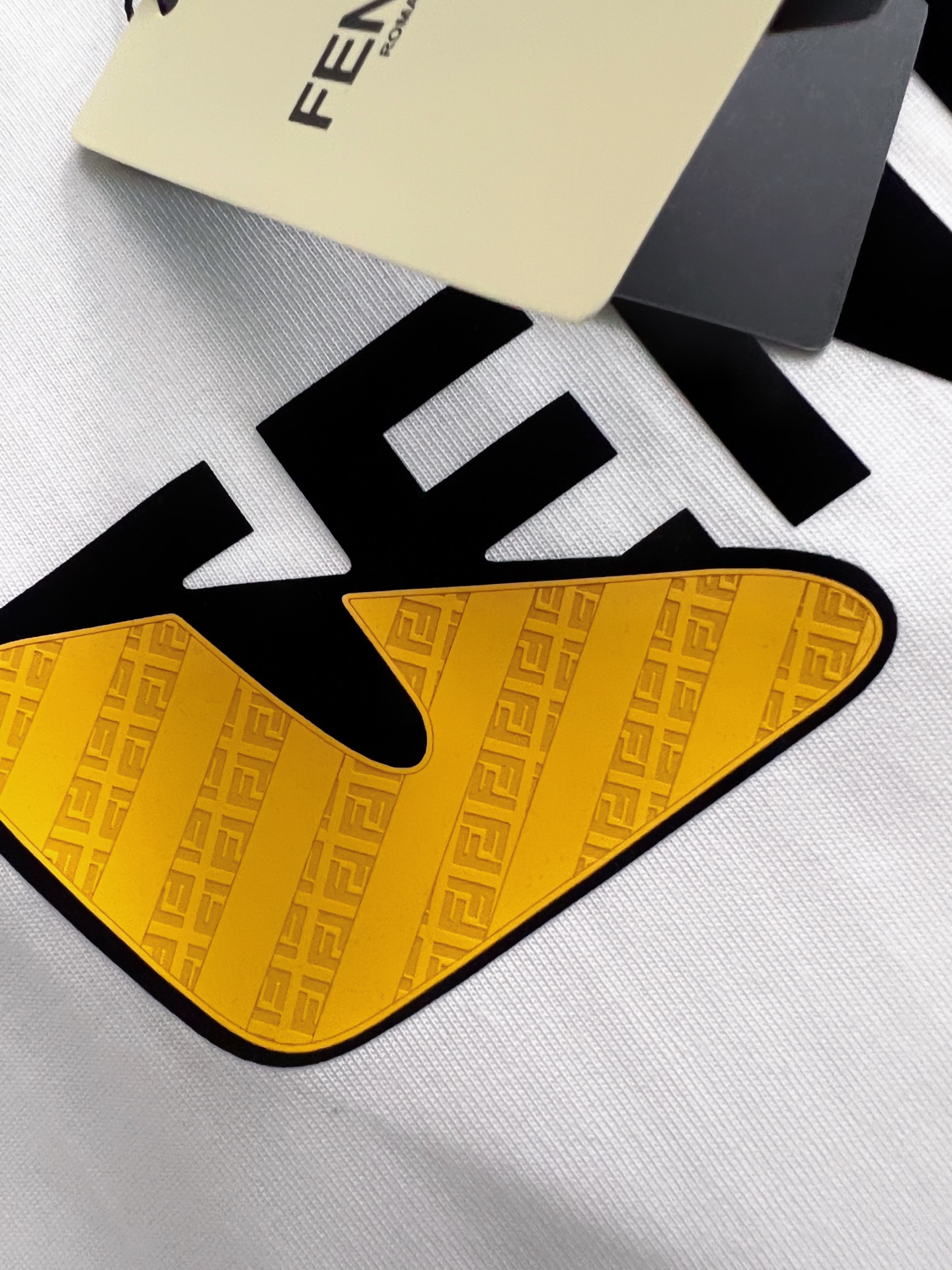 Fendi 四季系列 短袖服装 4