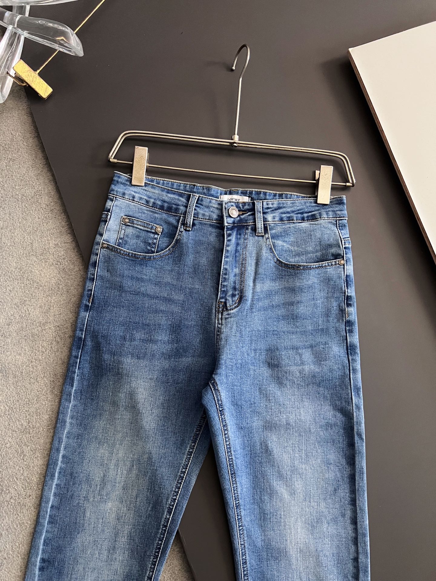 ）Loe*、重工水洗休闲牛仔裤，进口原版水洗弹力面料，舒适有弹性，独特设计，版型超正，舒适透气，档次极高