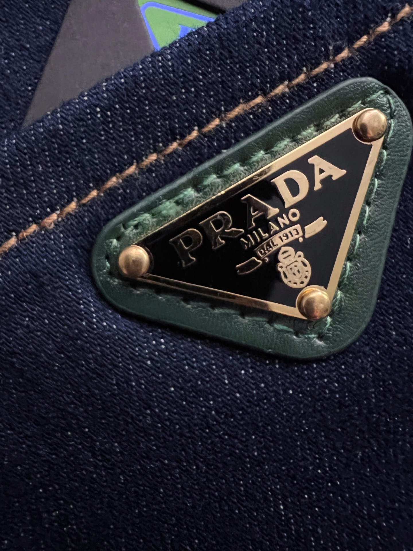 “High-Quality Prad* Recreational Jeans with Original Water-Washing Surfaces and Unique Design” - 图片 9