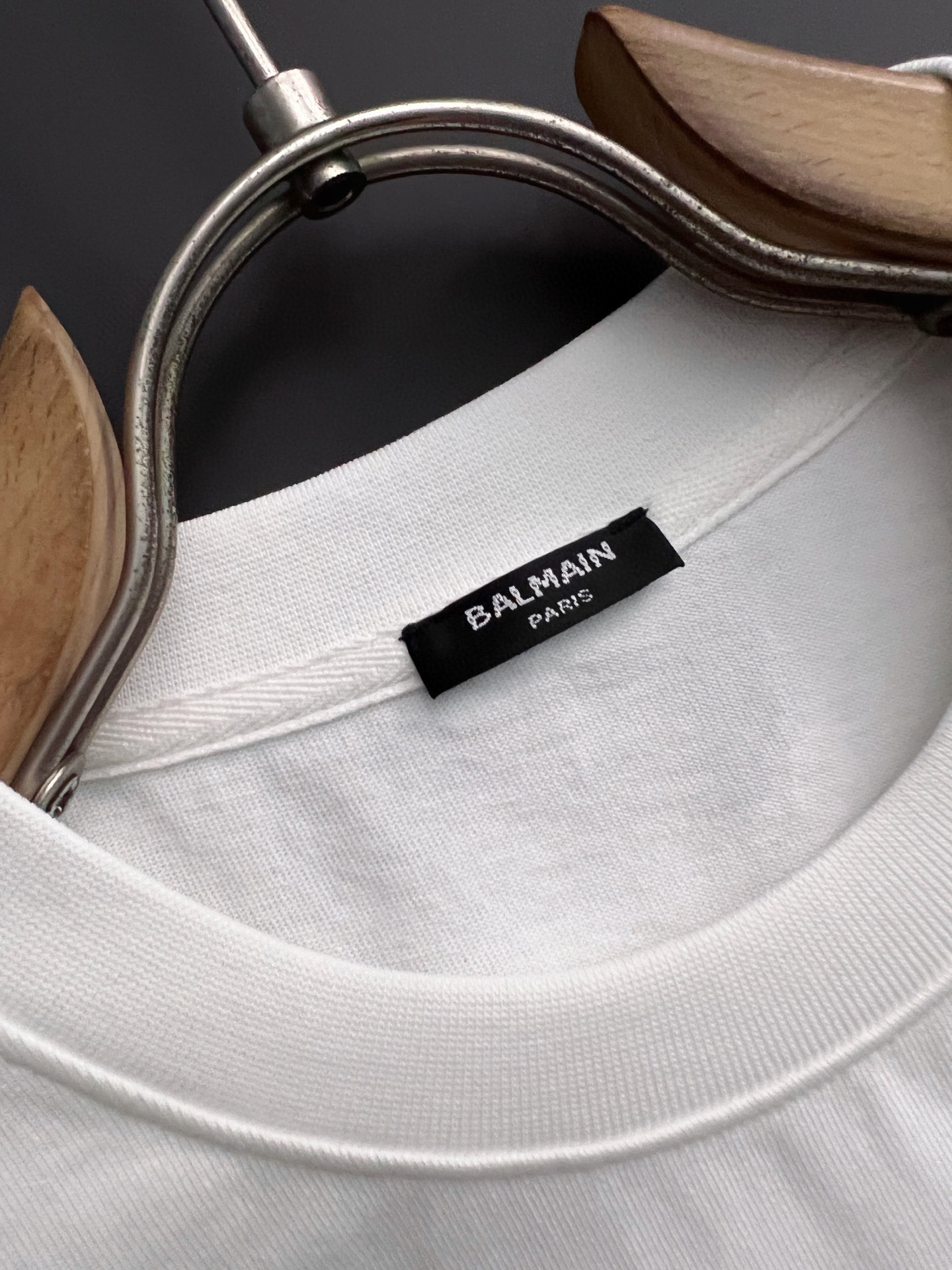 “Balman 2025 Spring/Summer T-shirts: Fashion Show with Logo Embroidery, Cotton Comfort” - 图片 4