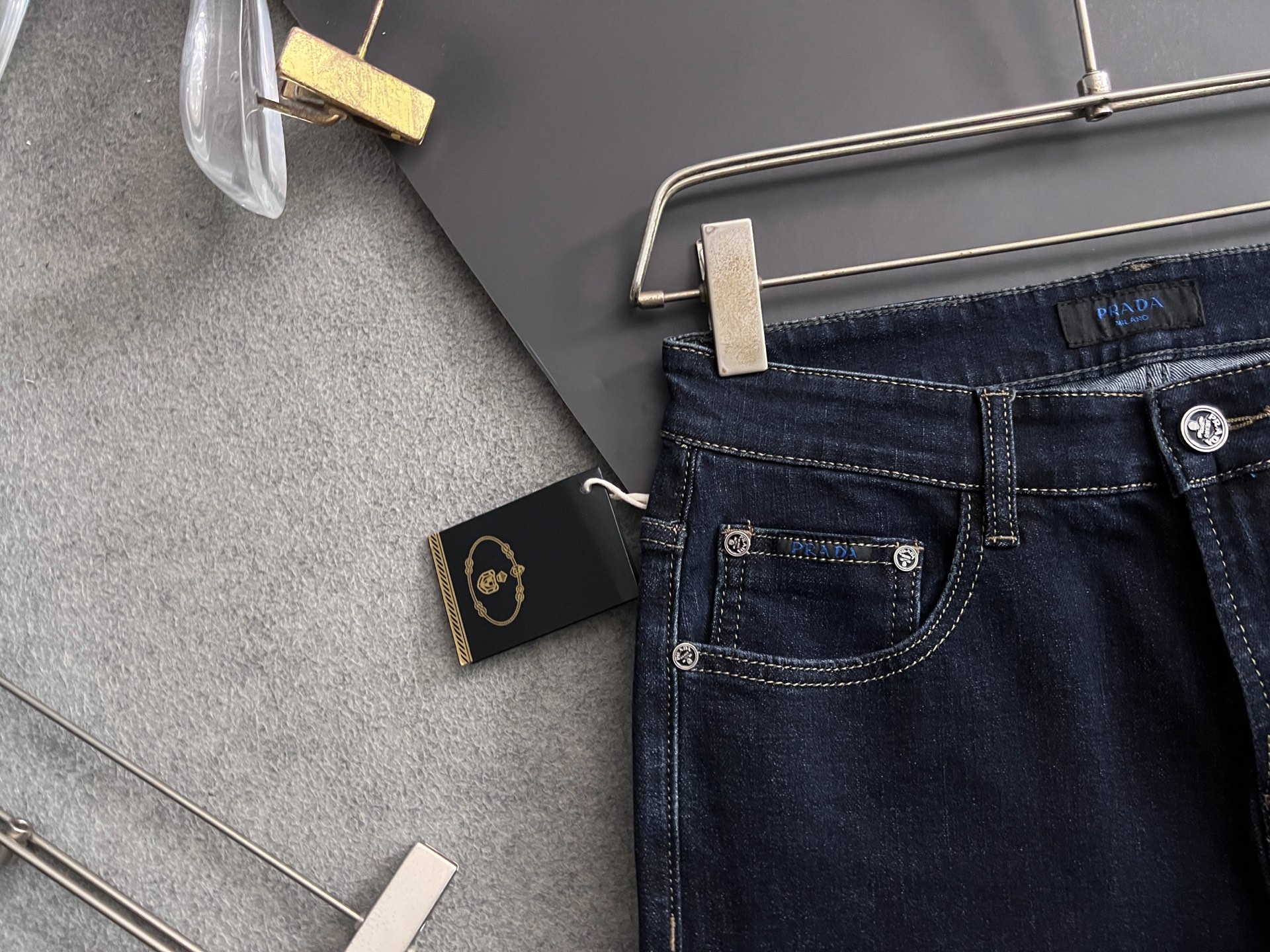 “High-Class Prad* Recreational Jeans: Original Water-Washing, Comfort, Elasticity, Unique Design” - 图片 5