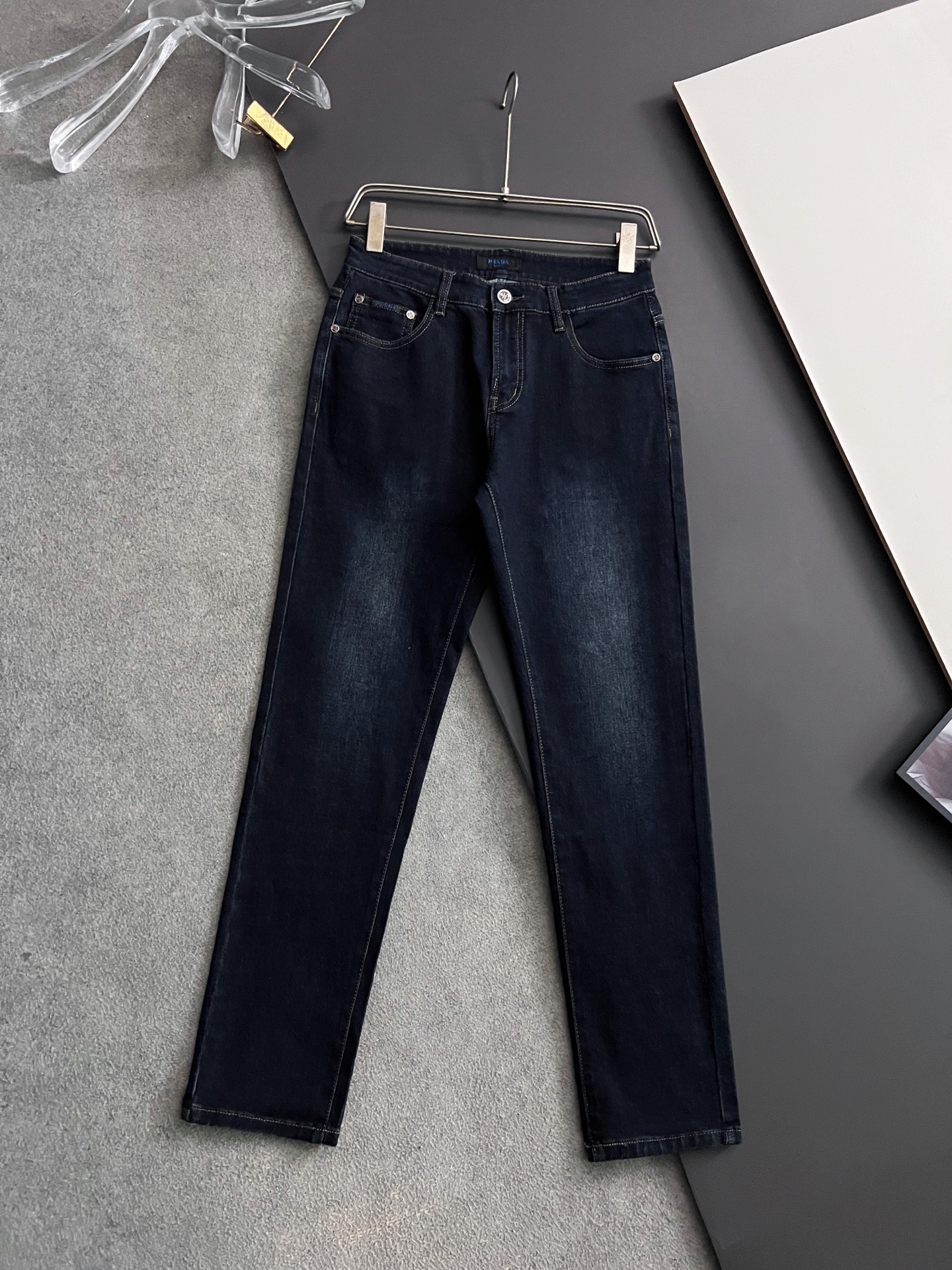 “High-Class Prad* Recreational Jeans: Original Water-Washing, Comfort, Elasticity, Unique Design” - 图片 2