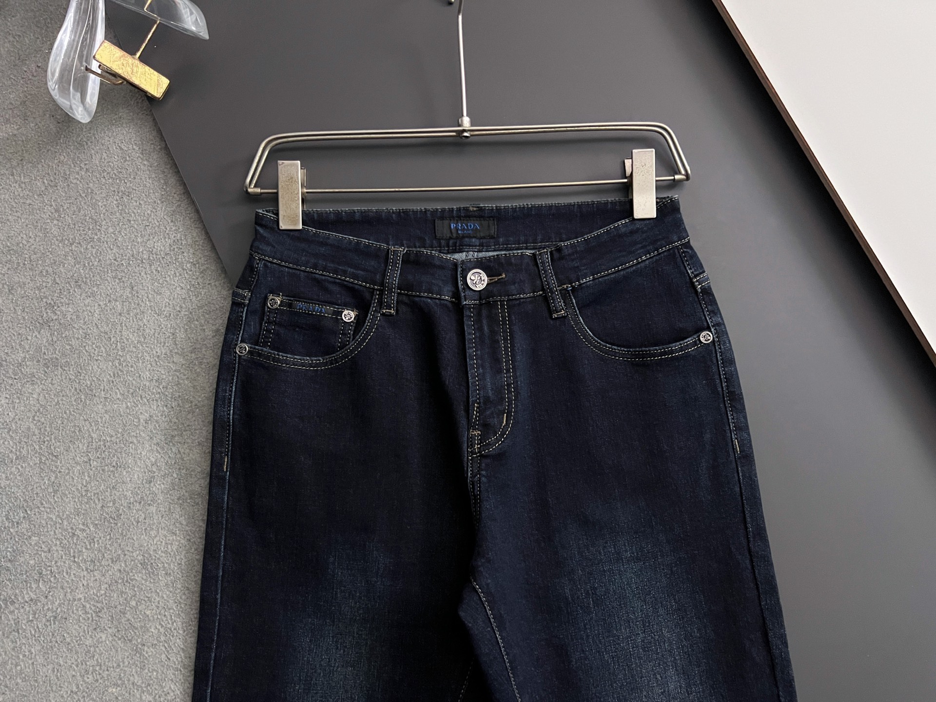 “High-Class Prad* Recreational Jeans: Original Water-Washing, Comfort, Elasticity, Unique Design” - 图片 3