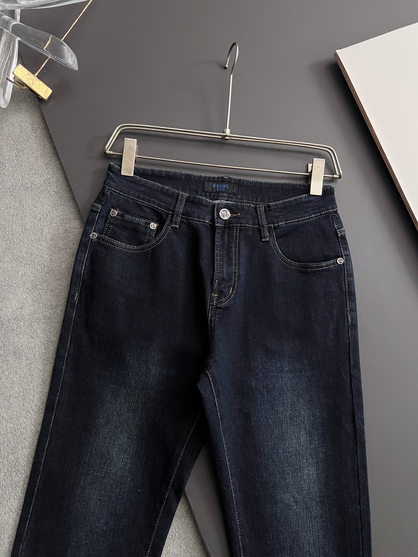“High-Class Prad* Recreational Jeans: Original Water-Washing, Comfort, Elasticity, Unique Design” - 图片 4