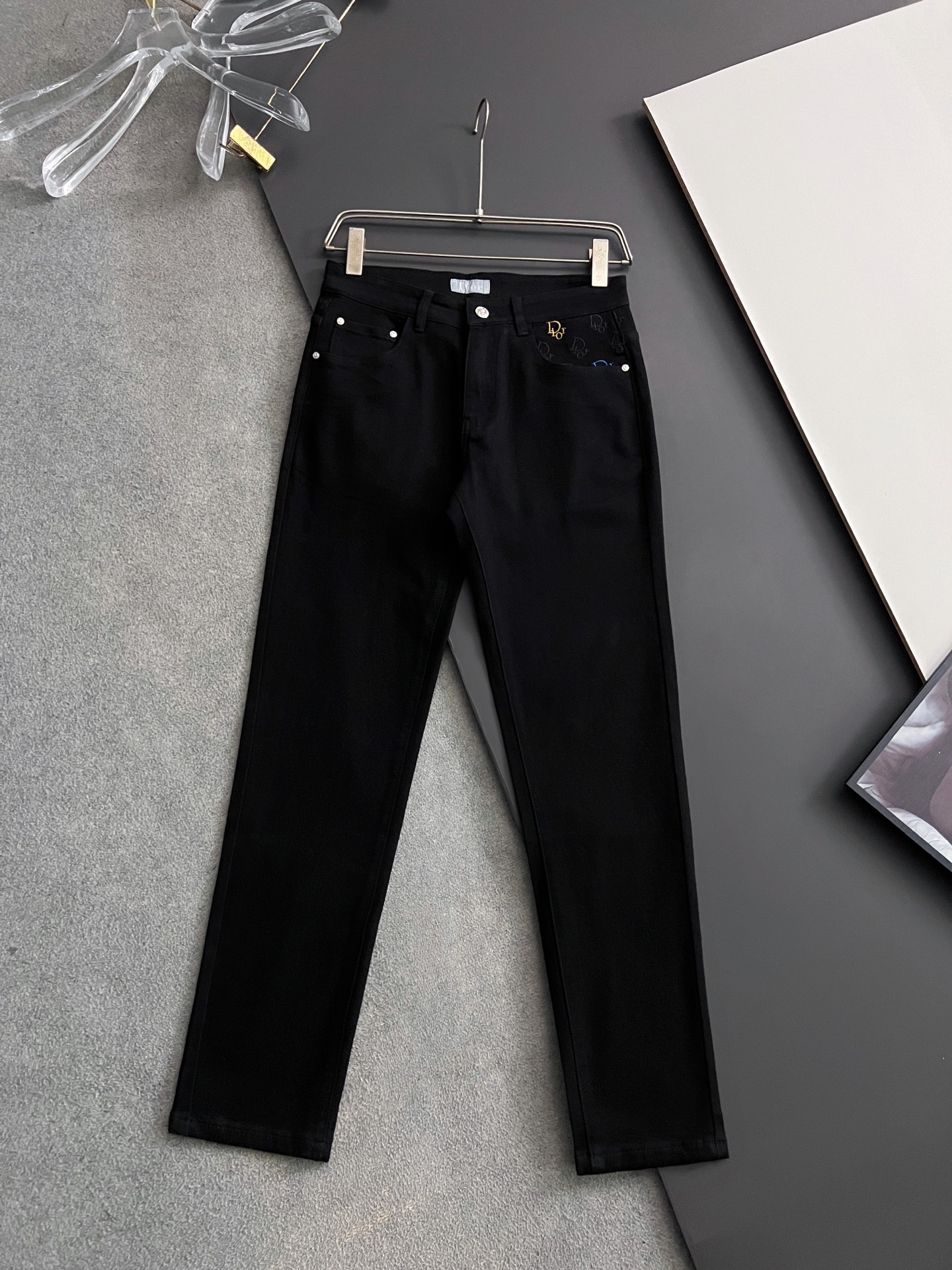 Premium Water-Washed Jeans: Comfort, Elasticity, Unique Design, High Quality, Modern Style