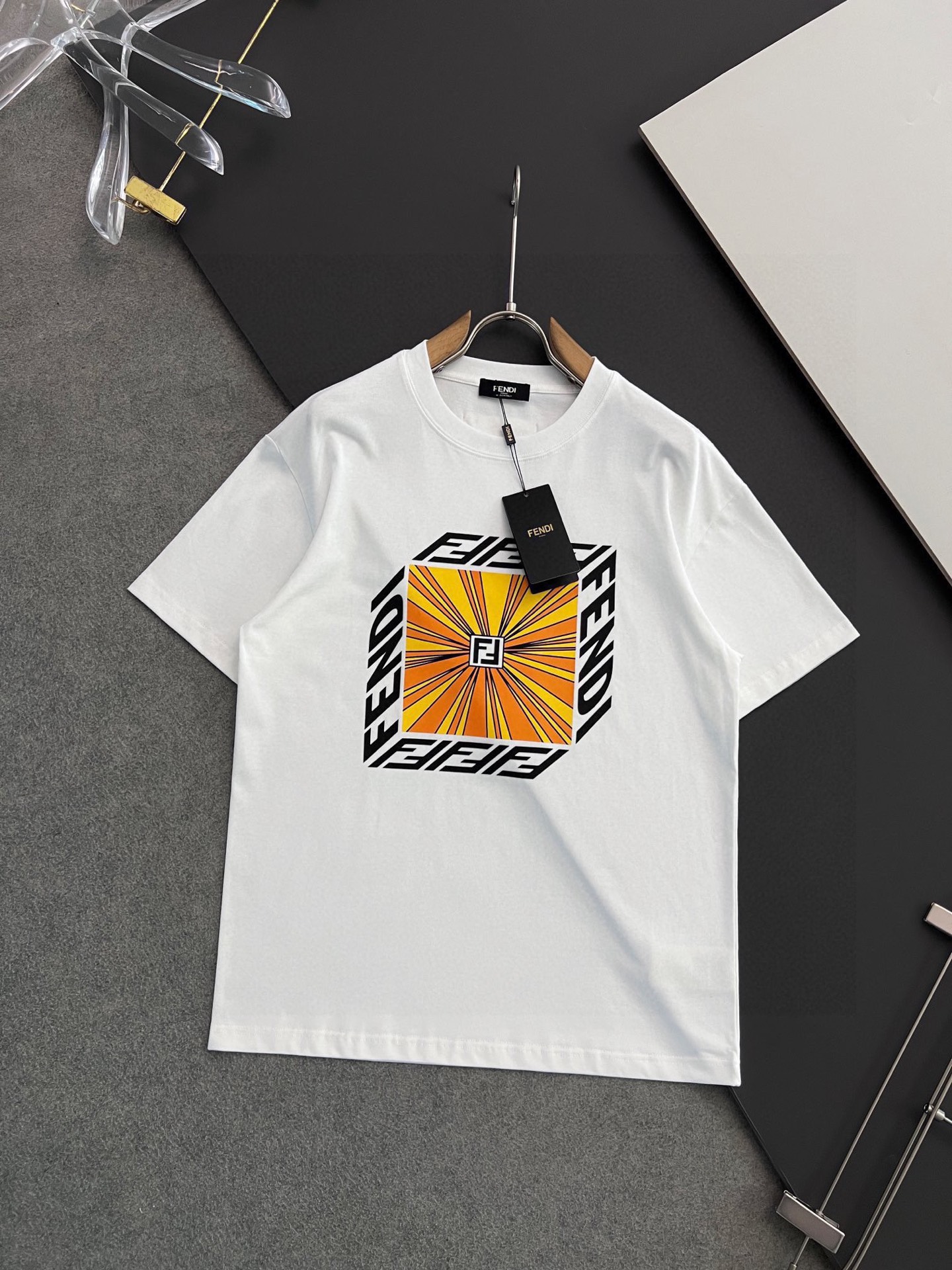 Fendi Katoen T-shirt met Grafische Print - Comfortabel & Stijlvol