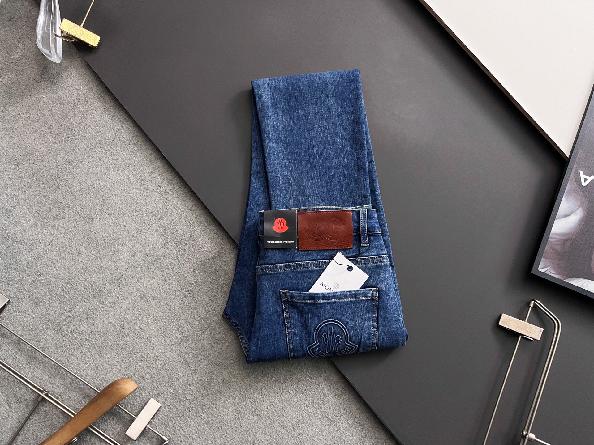 “Premium Mon* Water-Washed Jeans: Comfortable, Elastic, Unique Design, High Quality, Various Sizes” - 图片 1