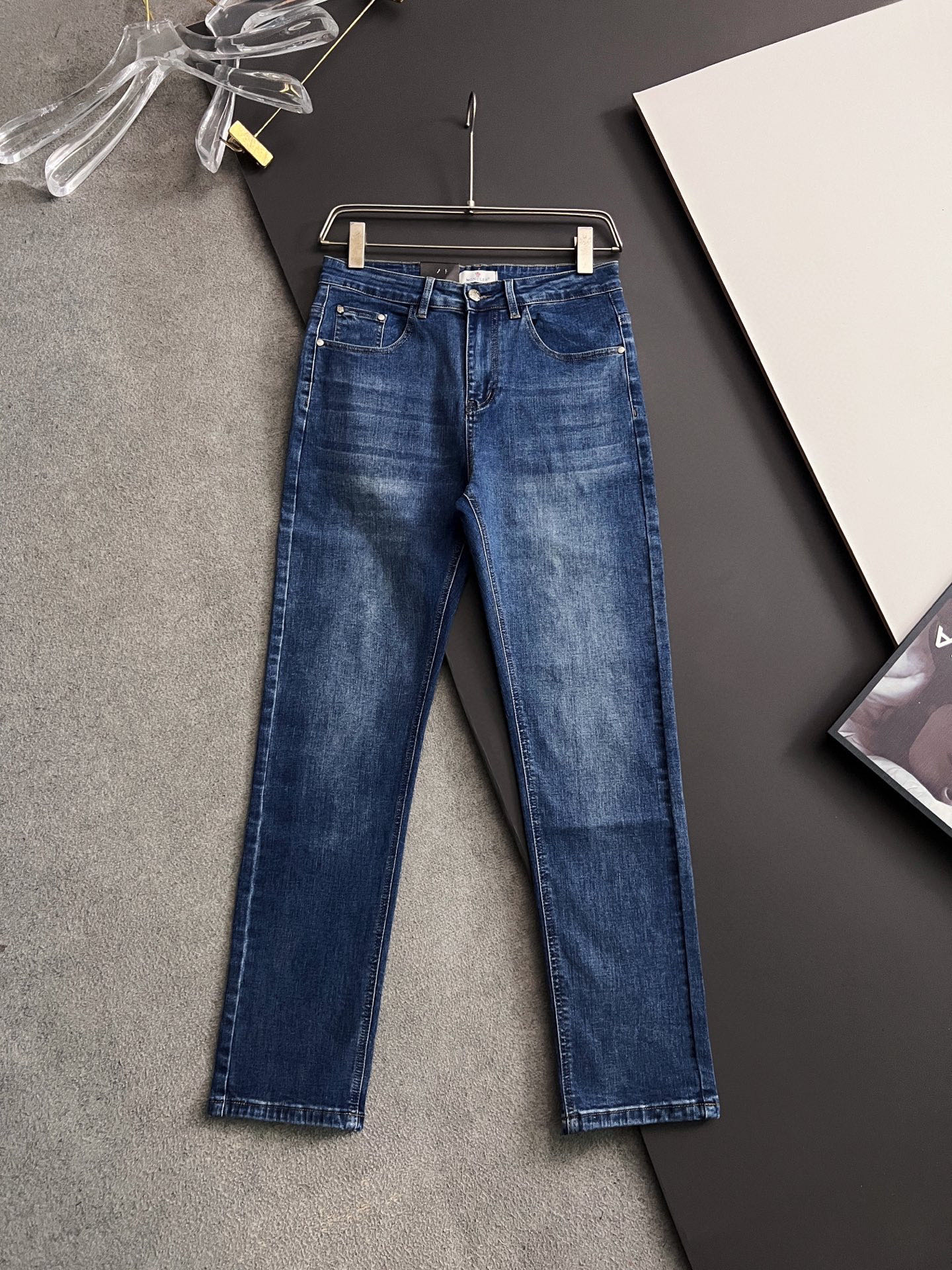 “Premium Mon* Water-Washed Jeans: Comfortable, Elastic, Unique Design, High Quality, Various Sizes” - 图片 2