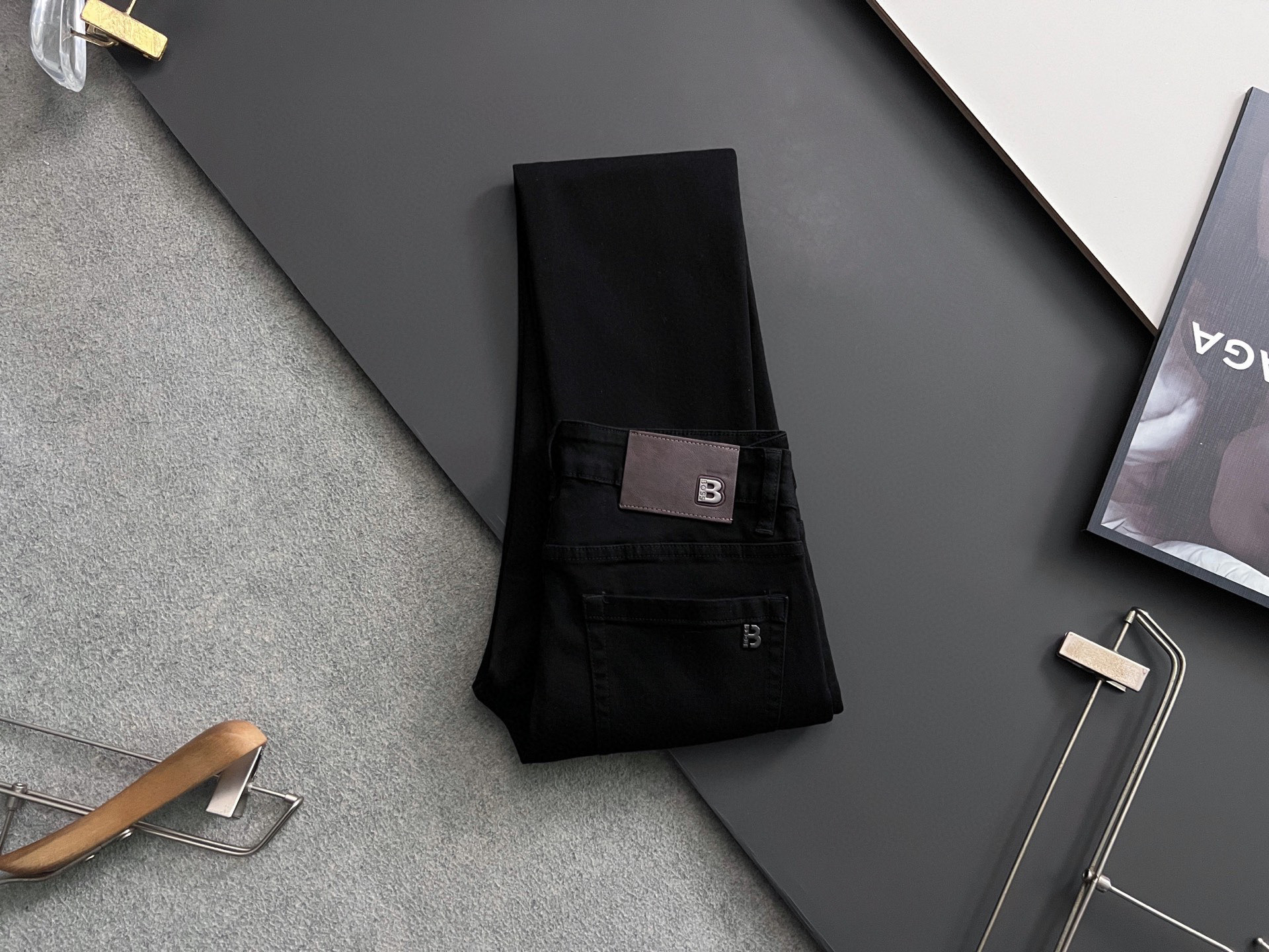 “High-Class Water-Washed Jeans: Comfort, Elasticity, Unique Design, Fashion Style”