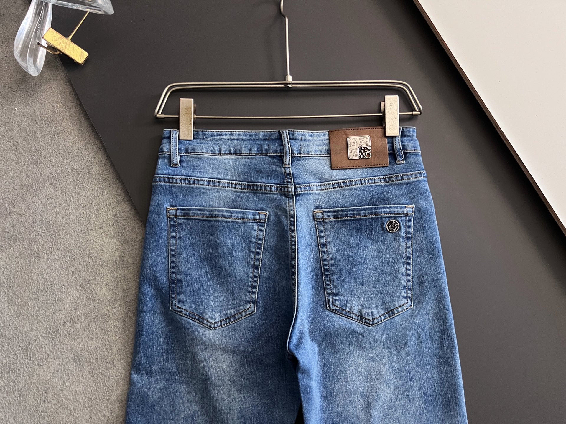 “High-Class Water-Washed Jeans with Unique Design and Comfortable Fabric” - 图片 8