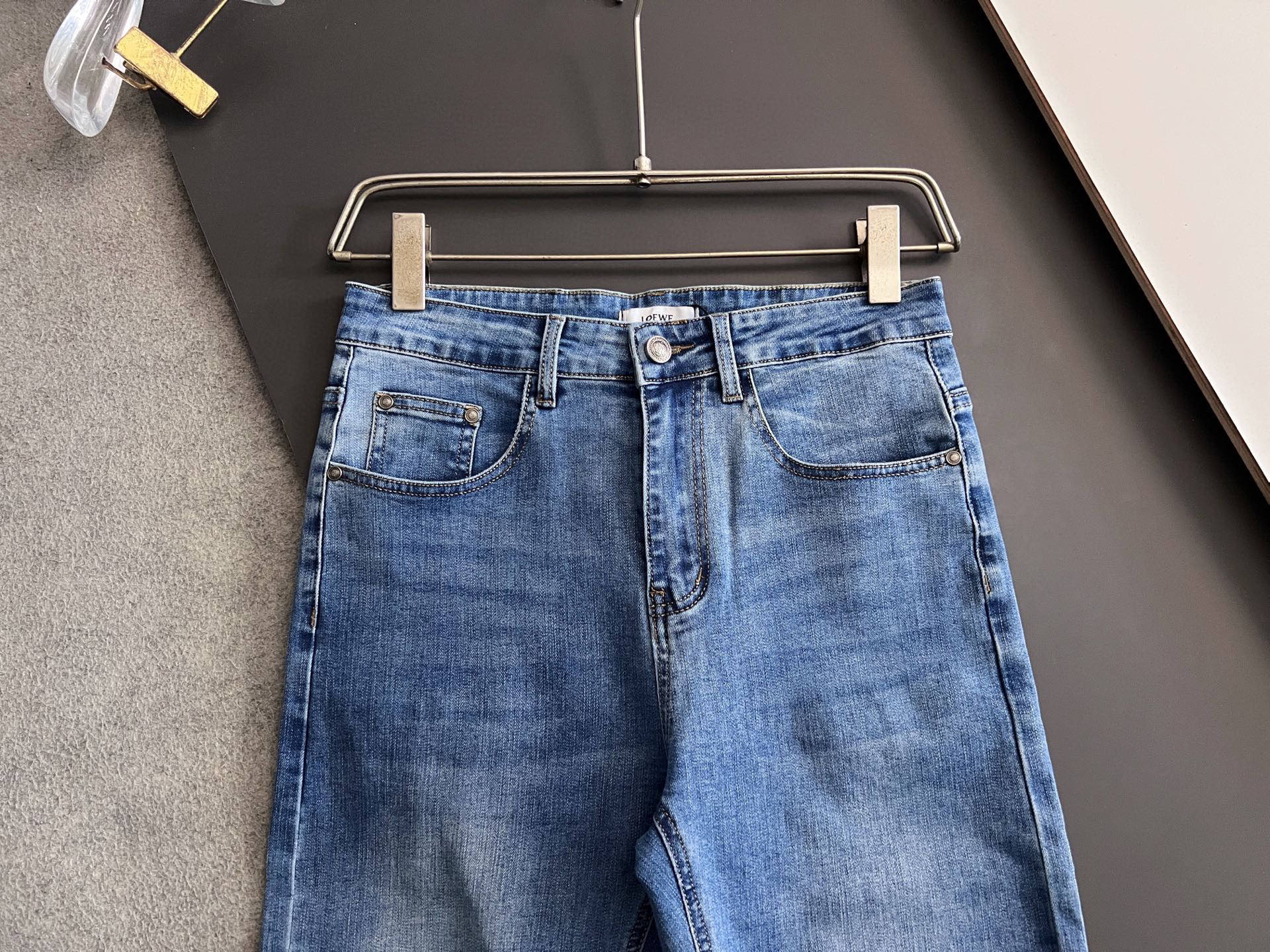 “High-Class Water-Washed Jeans with Unique Design and Comfortable Fabric” - 图片 3