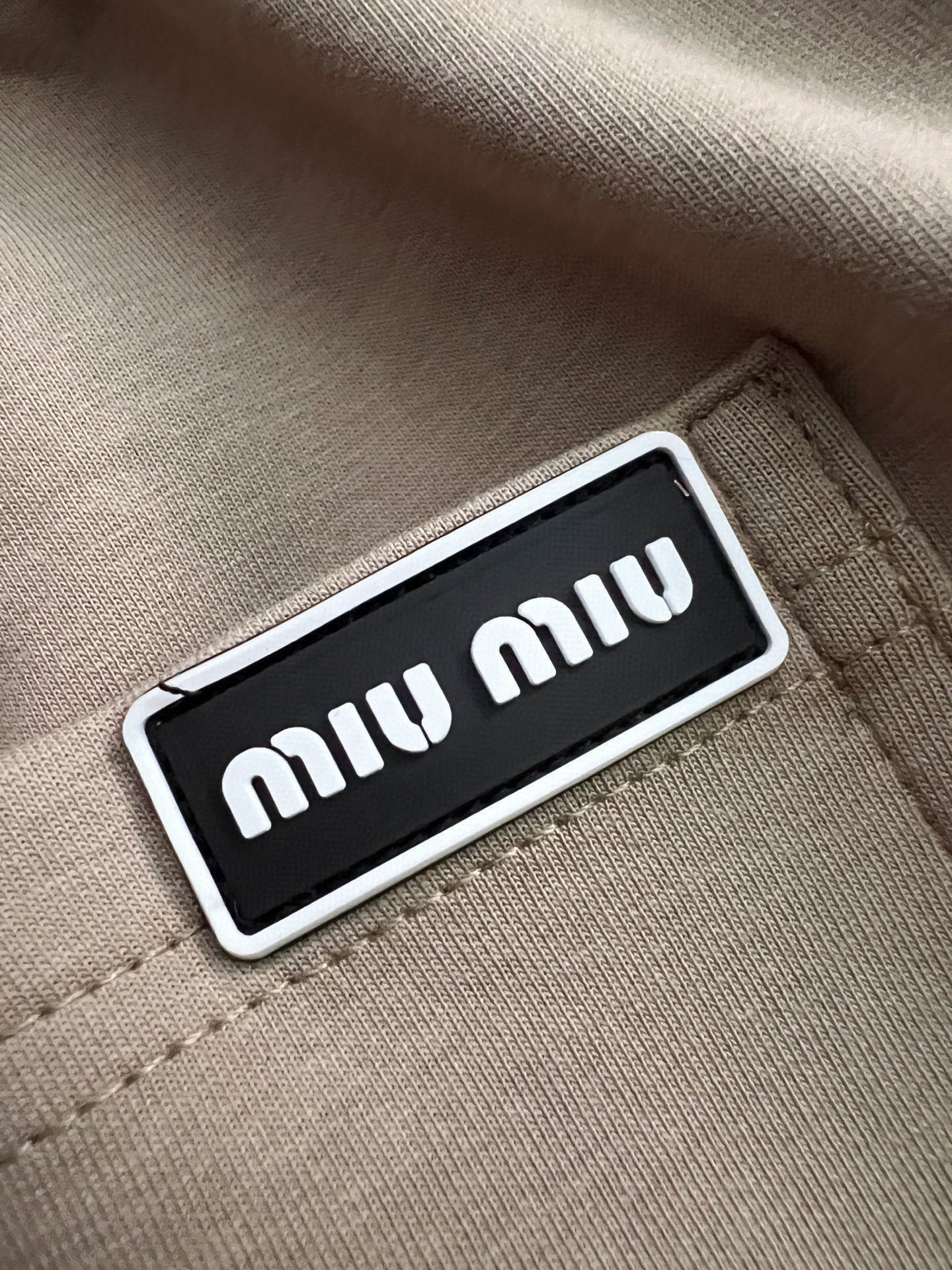 2025 Miumi Battered Loafer: Stylish, High-Quality Fashion with European Flair - 图片 8
