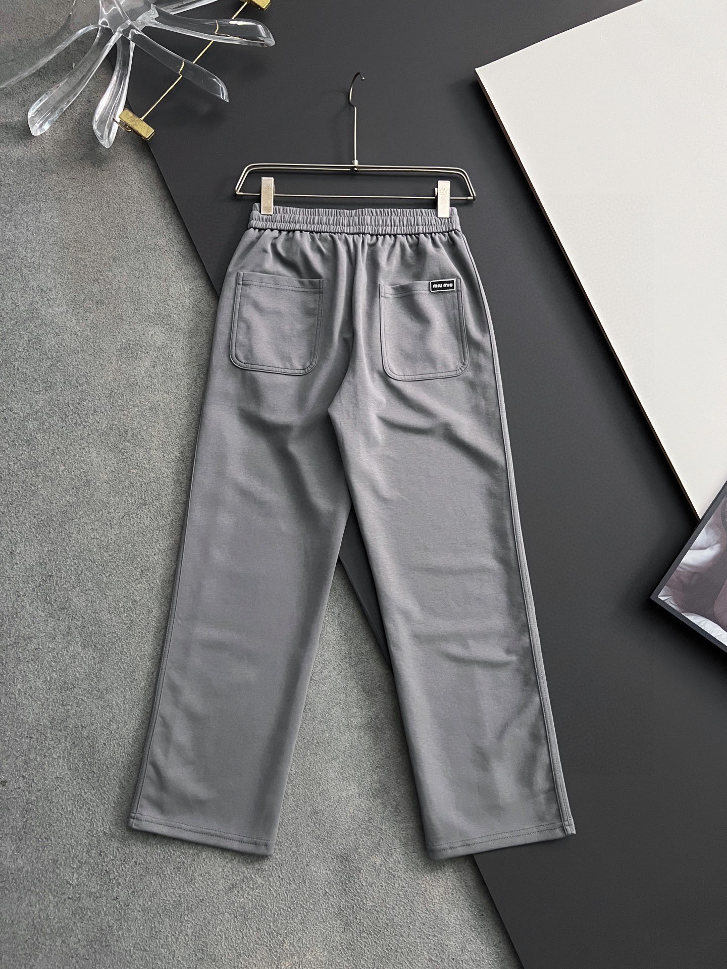 2025 Miumi* Spring-Summer Collection: Stylish, High-Quality Pants with Imported Fabric - 图片 6