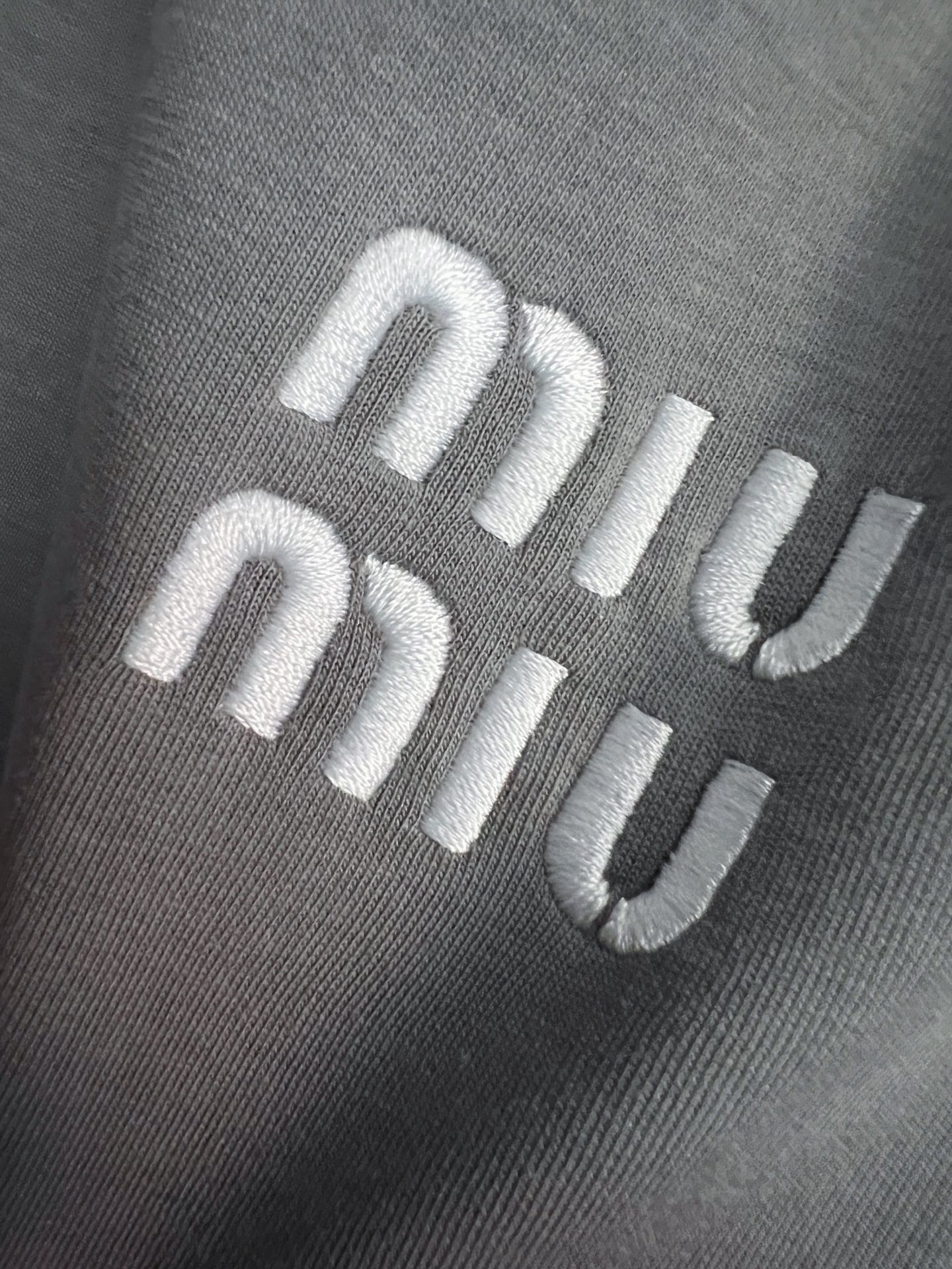 2025 Miumi* Spring-Summer Collection: Stylish, High-Quality Pants with Imported Fabric - 图片 5