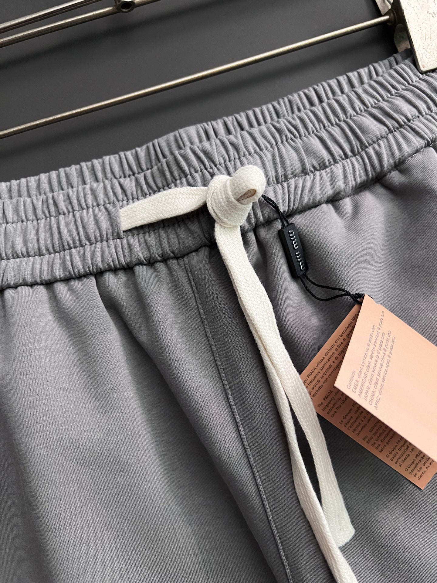 2025 Miumi* Spring-Summer Collection: Stylish, High-Quality Pants with Imported Fabric - 图片 4