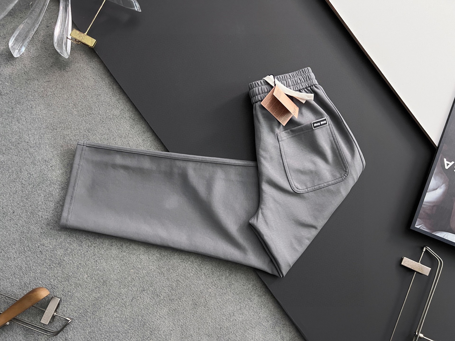 2025 Miumi* Spring-Summer Collection: Stylish, High-Quality Pants with Imported Fabric - 图片 9