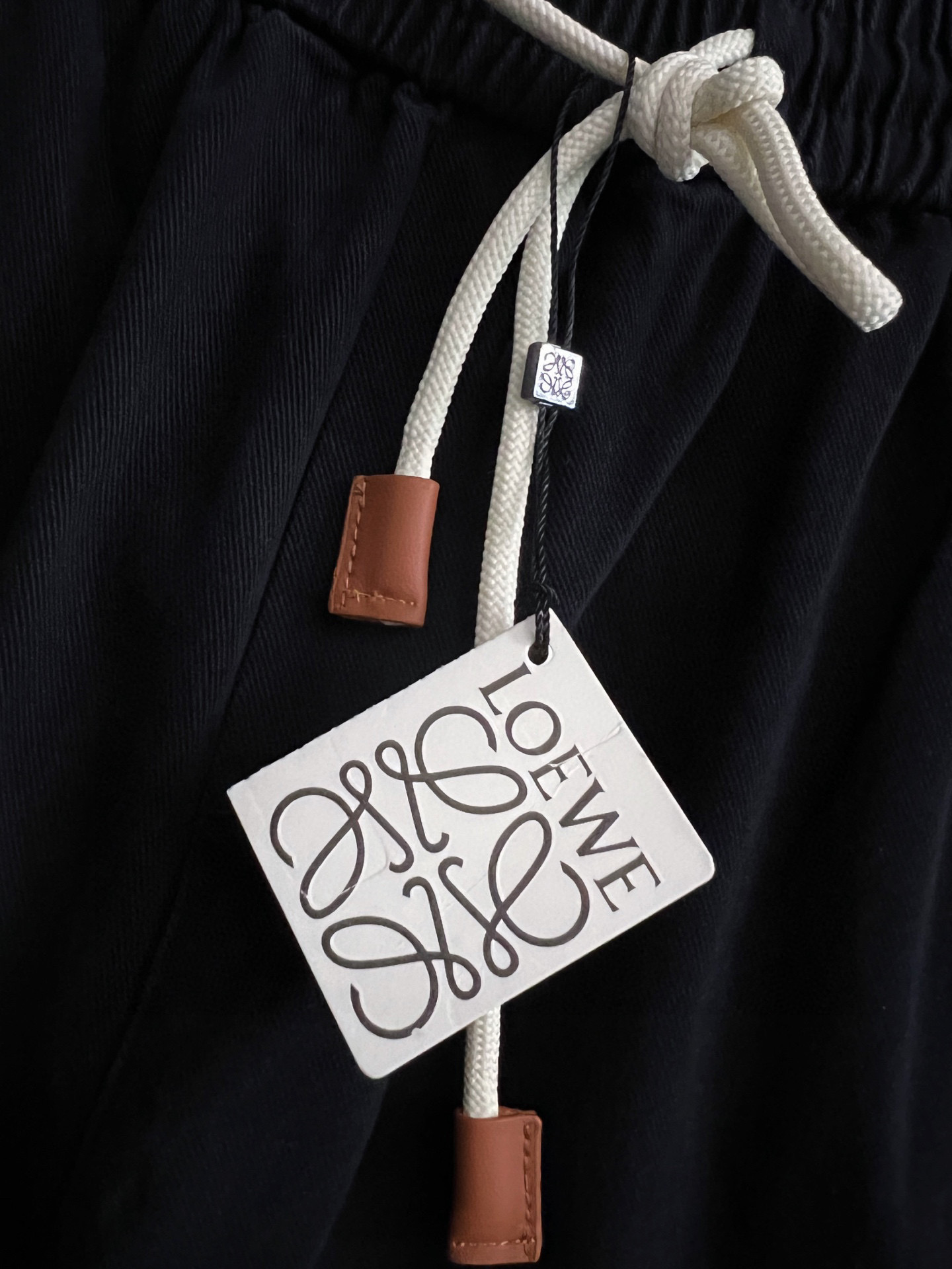 Loe* Blast Pure Cotton Shorts with Coloured Water Washes and True Silk Filaments - 图片 3