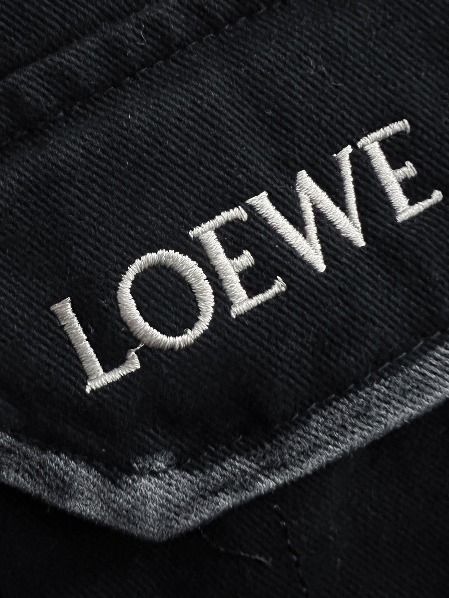 Loe* Blast Pure Cotton Shorts with Coloured Water Washes and True Silk Filaments - 图片 6