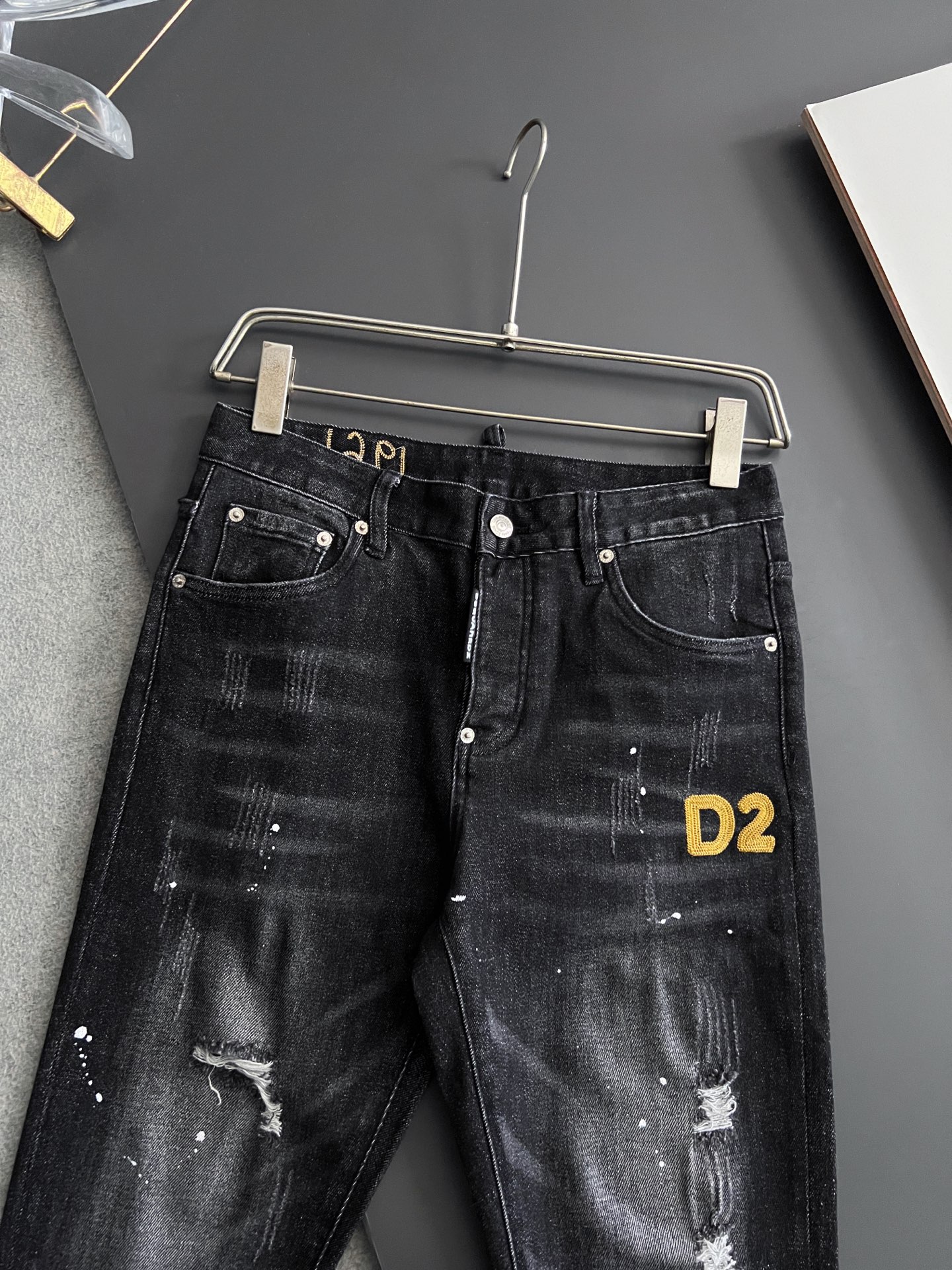）品质元单D2*、二次方重工水洗休闲牛仔短裤，进口原版水洗弹力面料，舒适有弹性，独特设计，版型超正，舒适