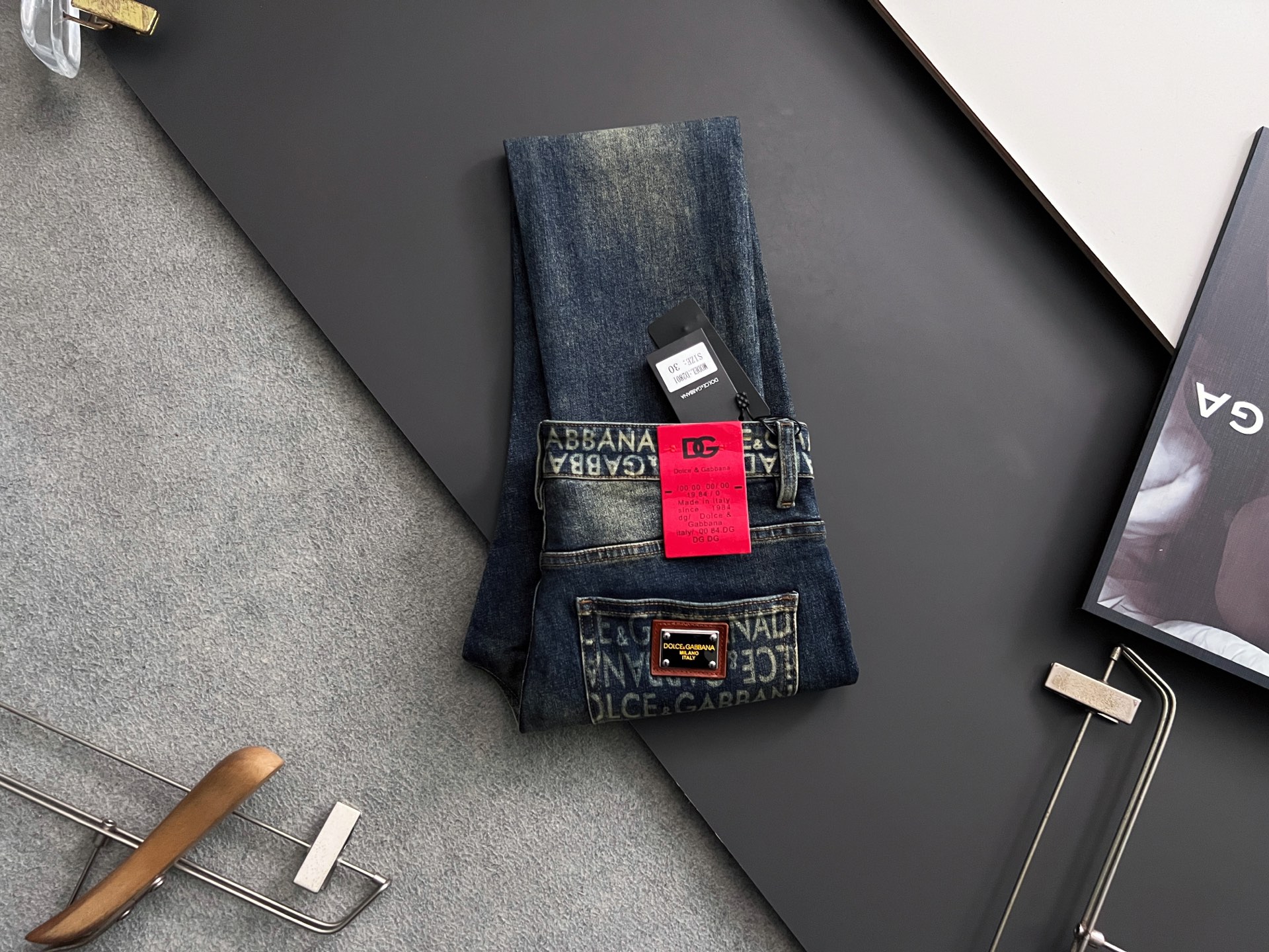 NO:450203,) DG*, heavy industry water-washed casual jeans, imported original washing elastic fabric, comfortable and elastic, unique design, super positive style, comfortable and breathable, extremely high grade, counter quality, handsome upper body, 29-40, jeans, alexander wang19860909）DG*、重工水洗休闲牛仔裤,进口原版水洗弹力面料,舒适有弹性,独特设计,版型超正,舒适透气,档次极高,专柜品质,上身帅气十足,码数29-40,,jeans,alexander wang,Men's clothing