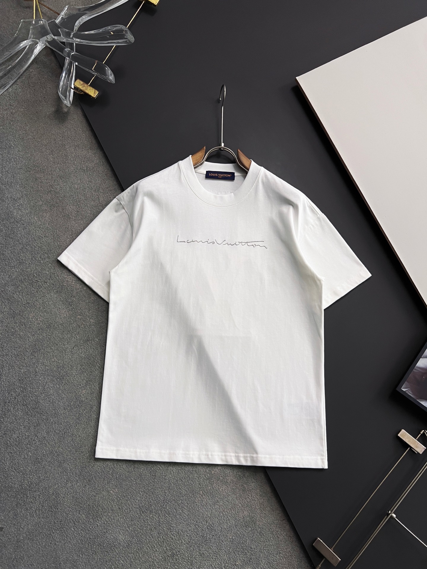 NO:450176,) 1V*, 2025Ss hot model 280g pure cotton double yarn hot model spot four-season series short-sleeved series, simple basic wardrobe artifact, casual and versatile must-have) workmanship and line texture, two colors recommended, white, black,) Exclusive version test, no solution for the upper body, suitable for anyone wearing [Strong] Number M-3XL,, T-shirt, alexander wang19860909）1V*、2025Ss爆款280g纯棉双纱爆款现货四季系列短袖,简约基础衣橱神器, 休闲百搭必备款）做工走线质感一流,两色推荐白色、黑色、）独家版型测试上身无解谁穿都合适[强]码数Ｍ-3XL,,T-shirt,alexander wang,Men's clothing