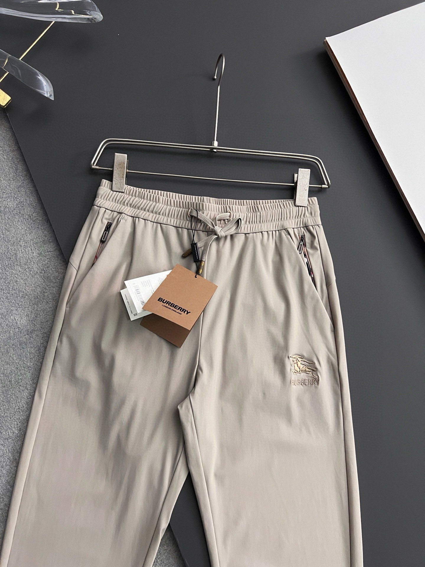 “Bur*25Ss Ice-Cooled Leisure Pants: Custom Ice-Cracking Design, Wrinkle-Resistant and Comfortable, Sizes M-4XL” - 图片 3