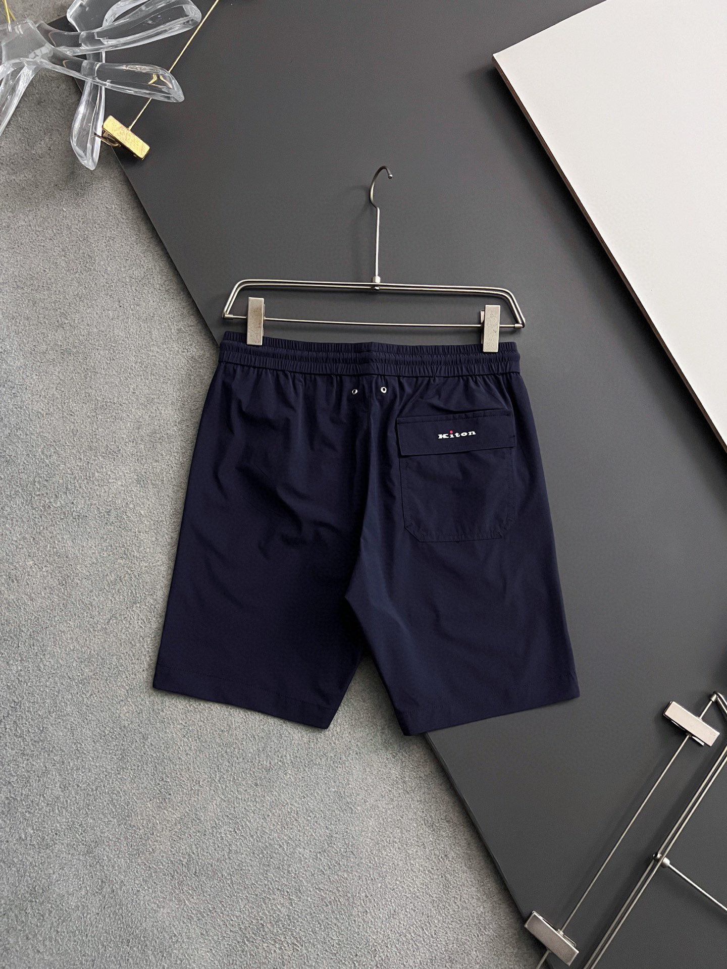 KITON25SS: High-Tech Fashion Shorts with Quality Details and Comfort Fit - 图片 9