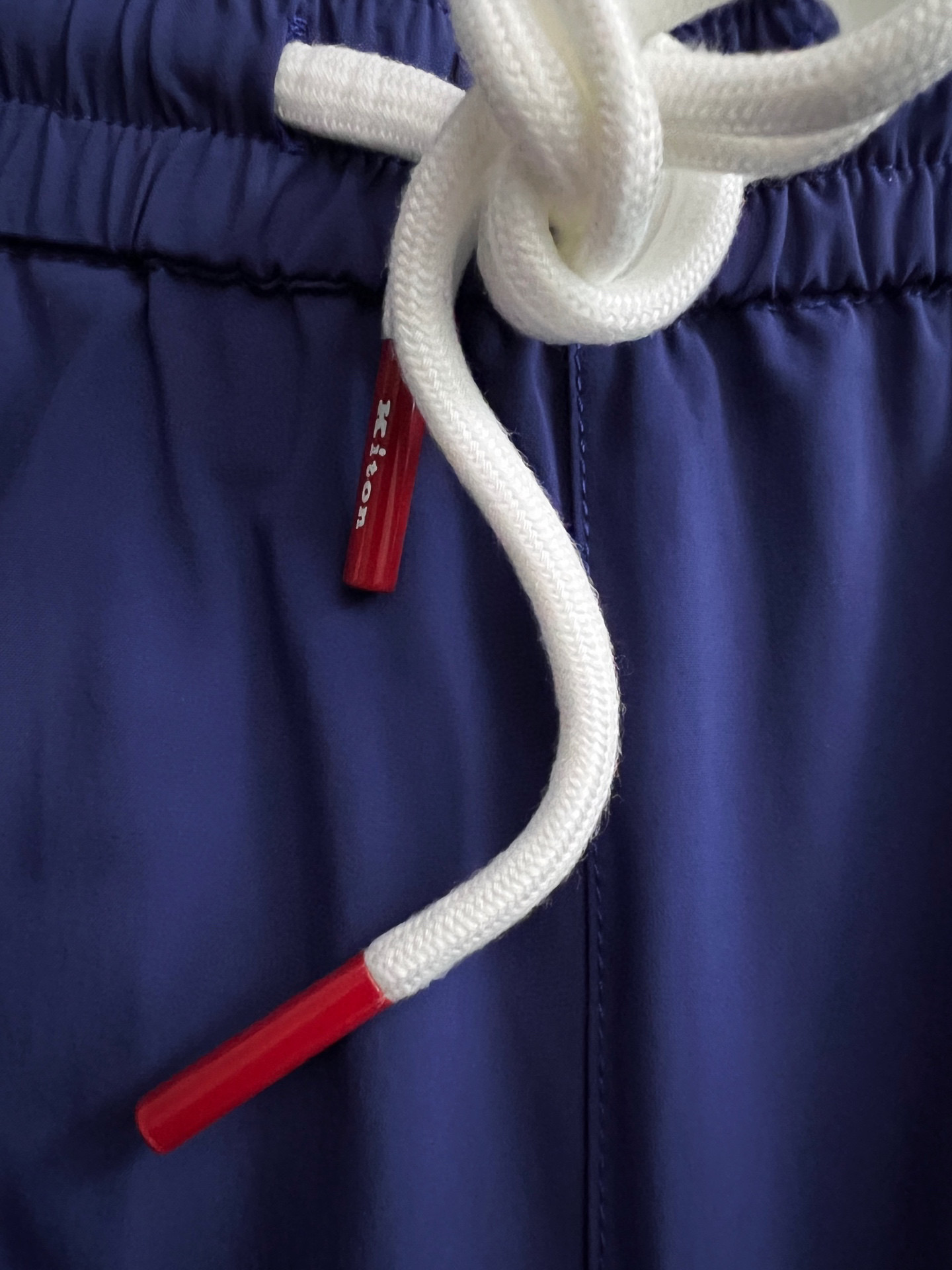 KITON25SS: High-Tech Fashion Shorts with Quality Details and Comfort Fit - 图片 3