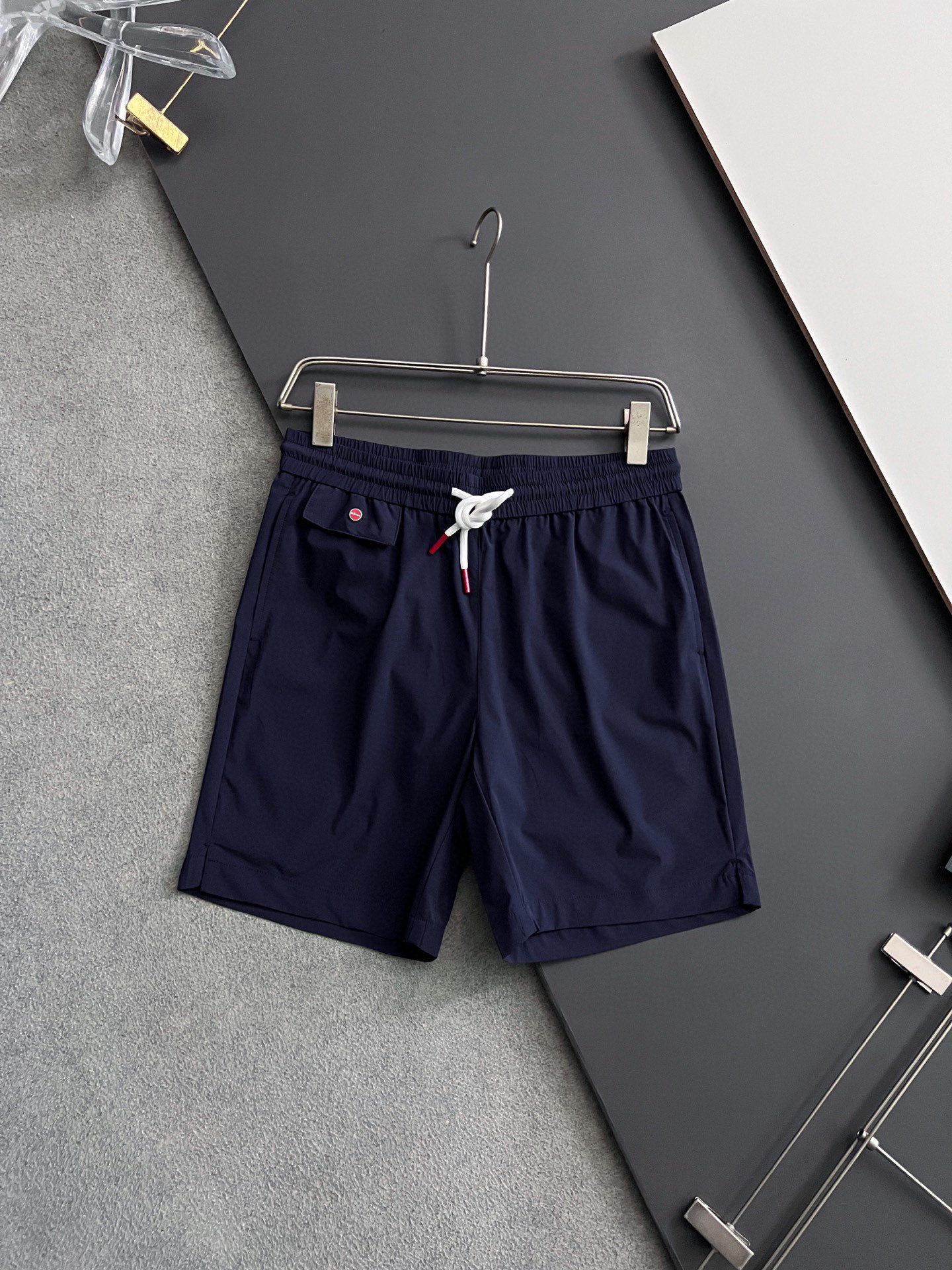 KITON25SS: High-Tech Fashion Shorts with Quality Details and Comfort Fit - 图片 7